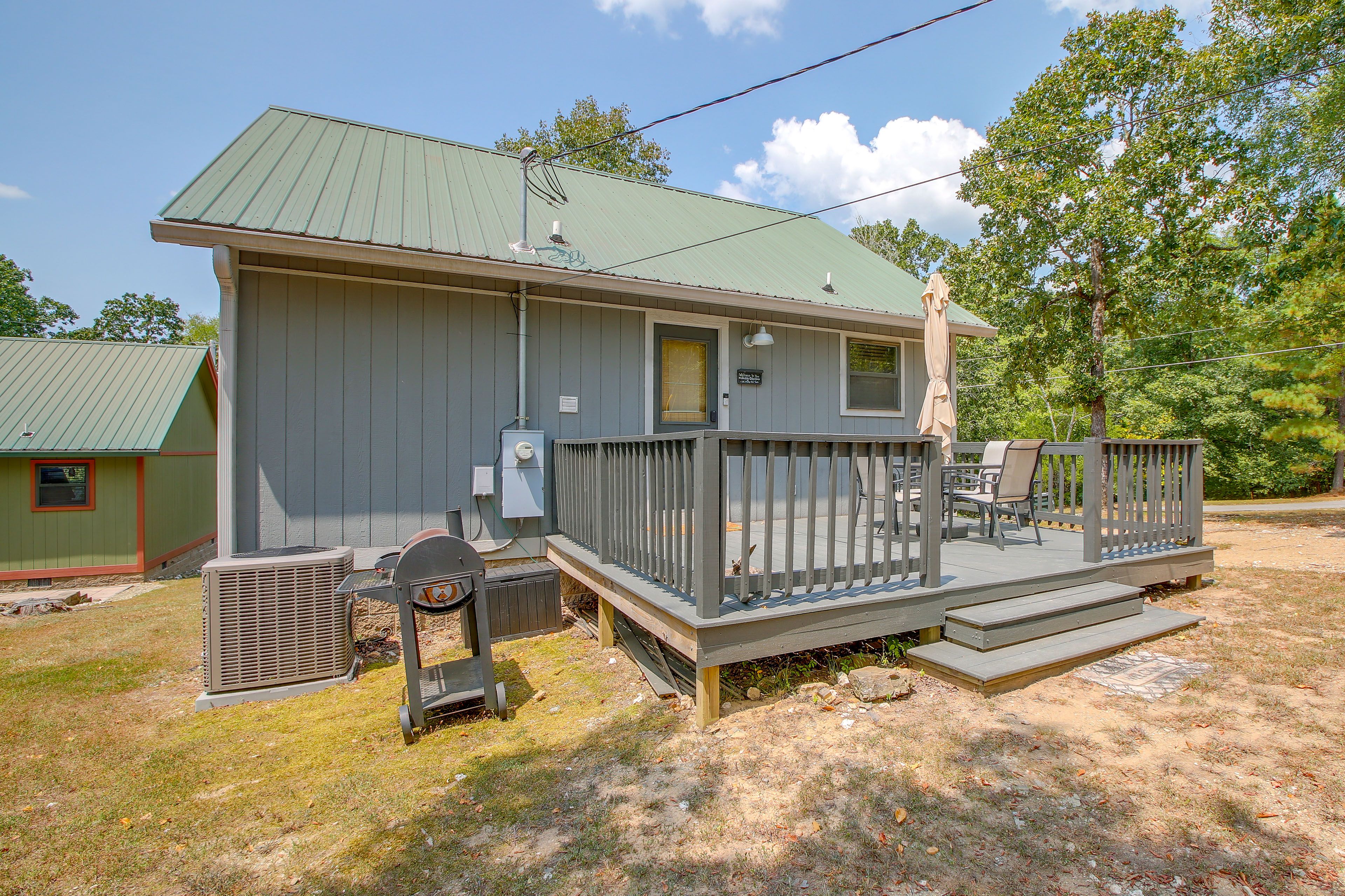 Cabin Exterior | Deck | Dining Area | Grill