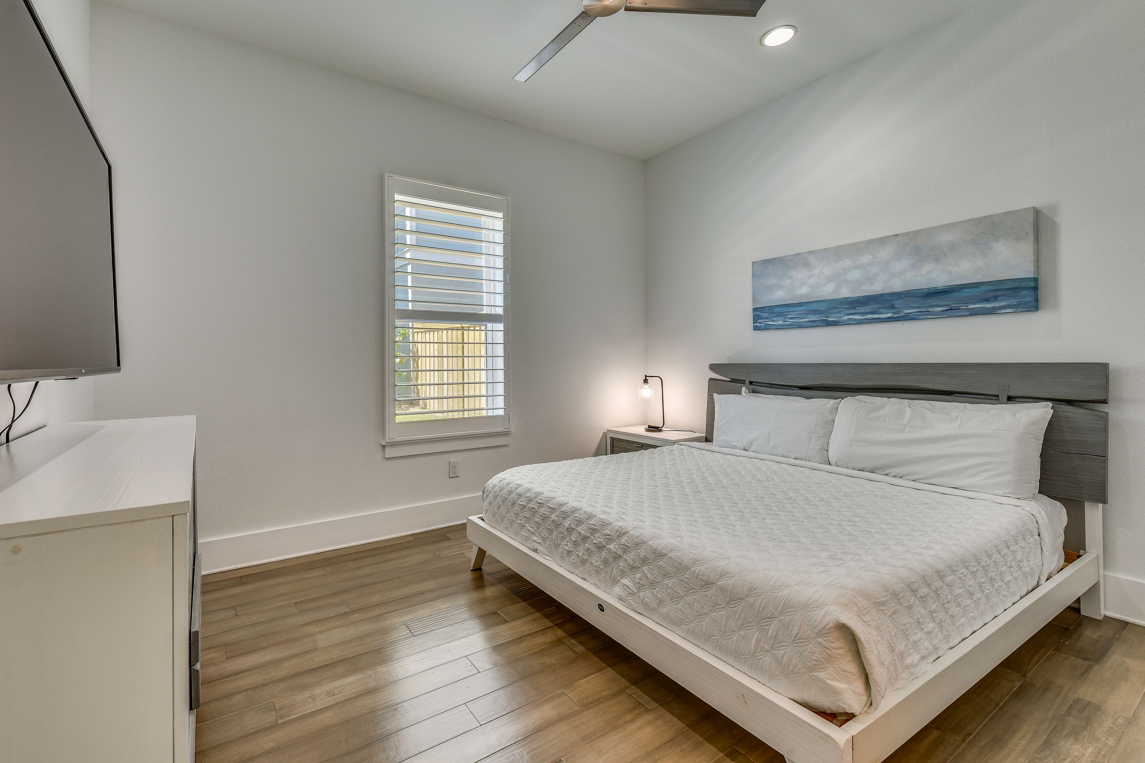 Bedroom 1 | King Bed | 1st Floor