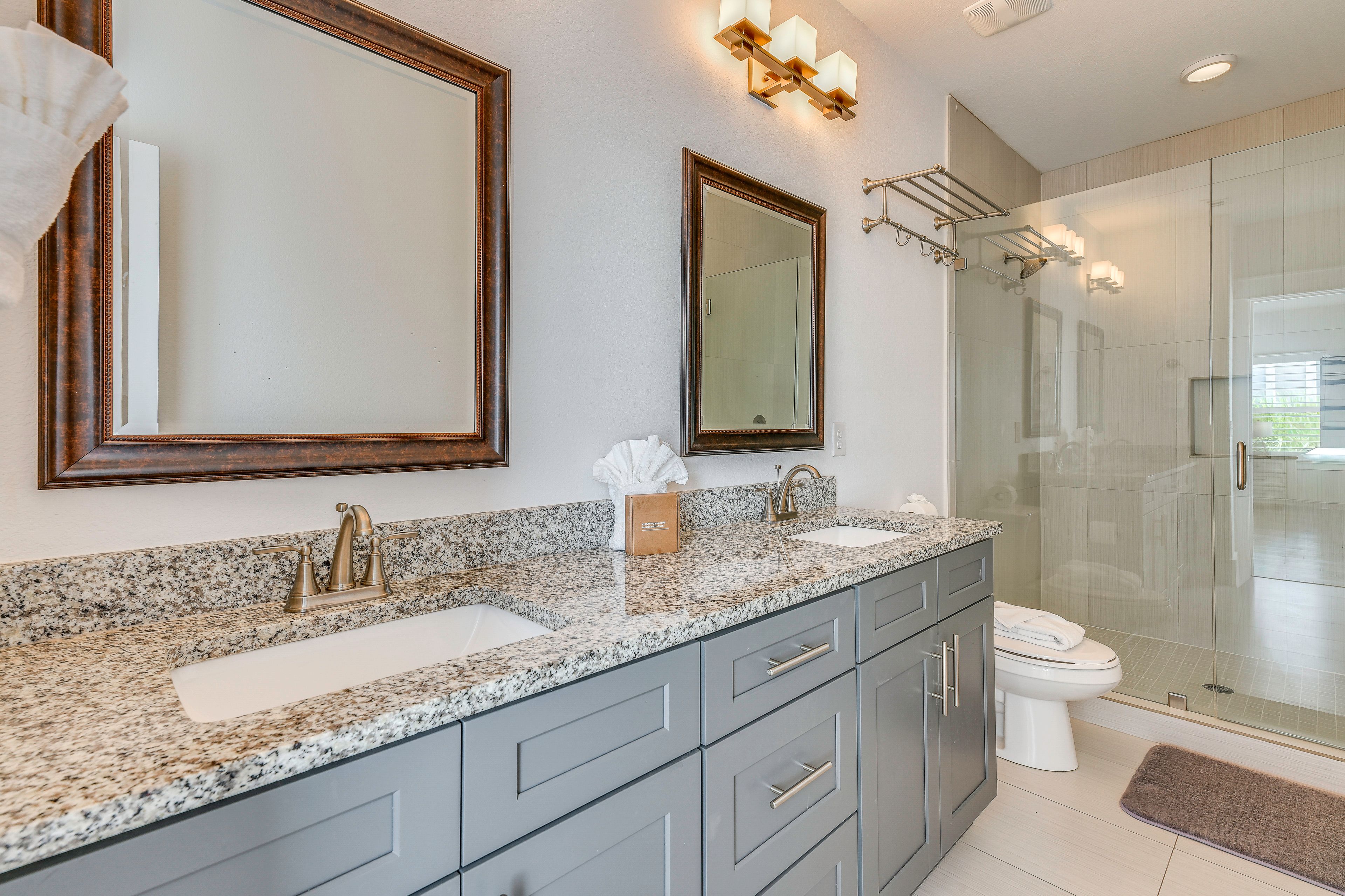 Full Bathroom | 2nd Floor