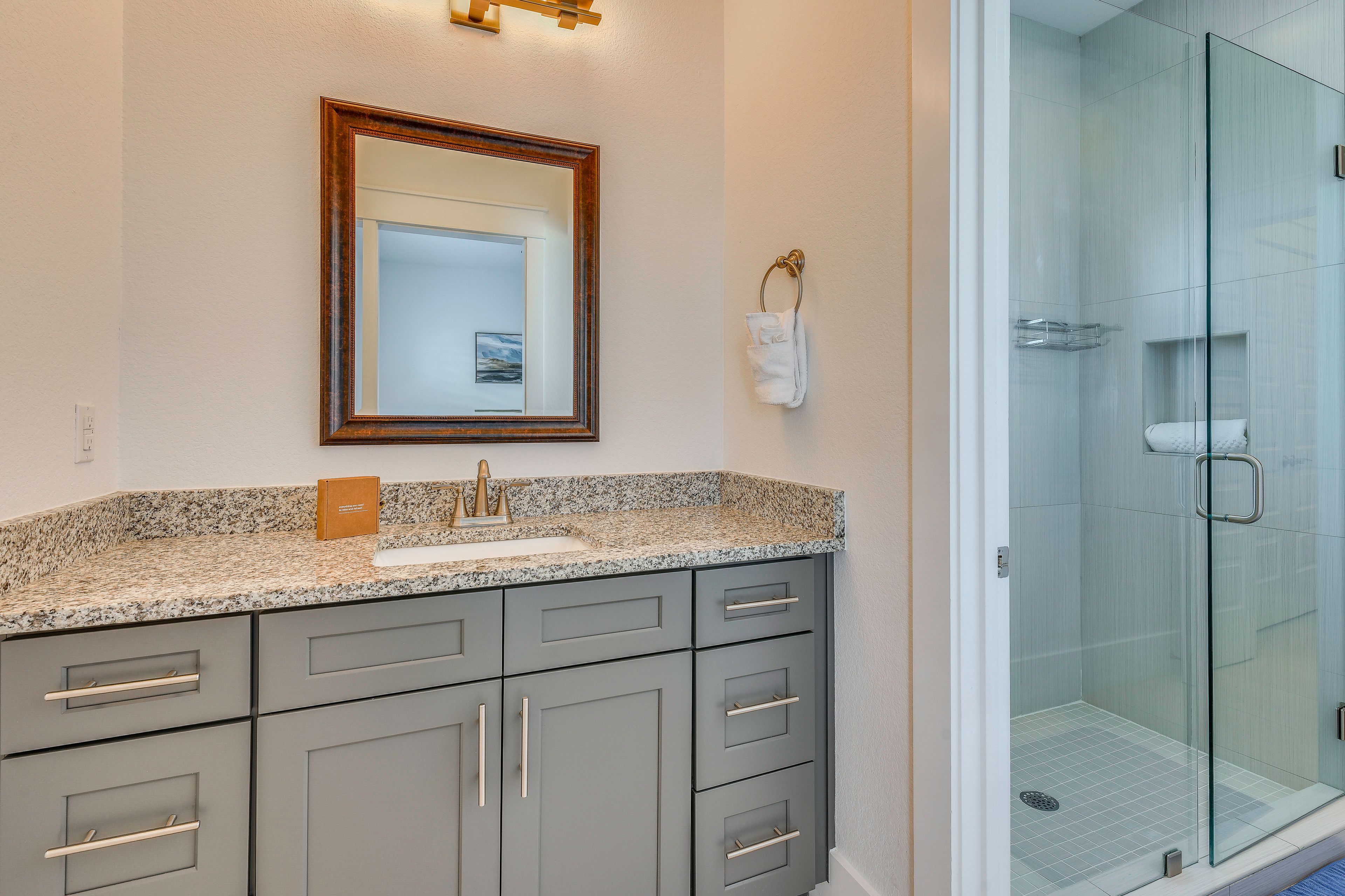 Full Bathroom | 2nd Floor