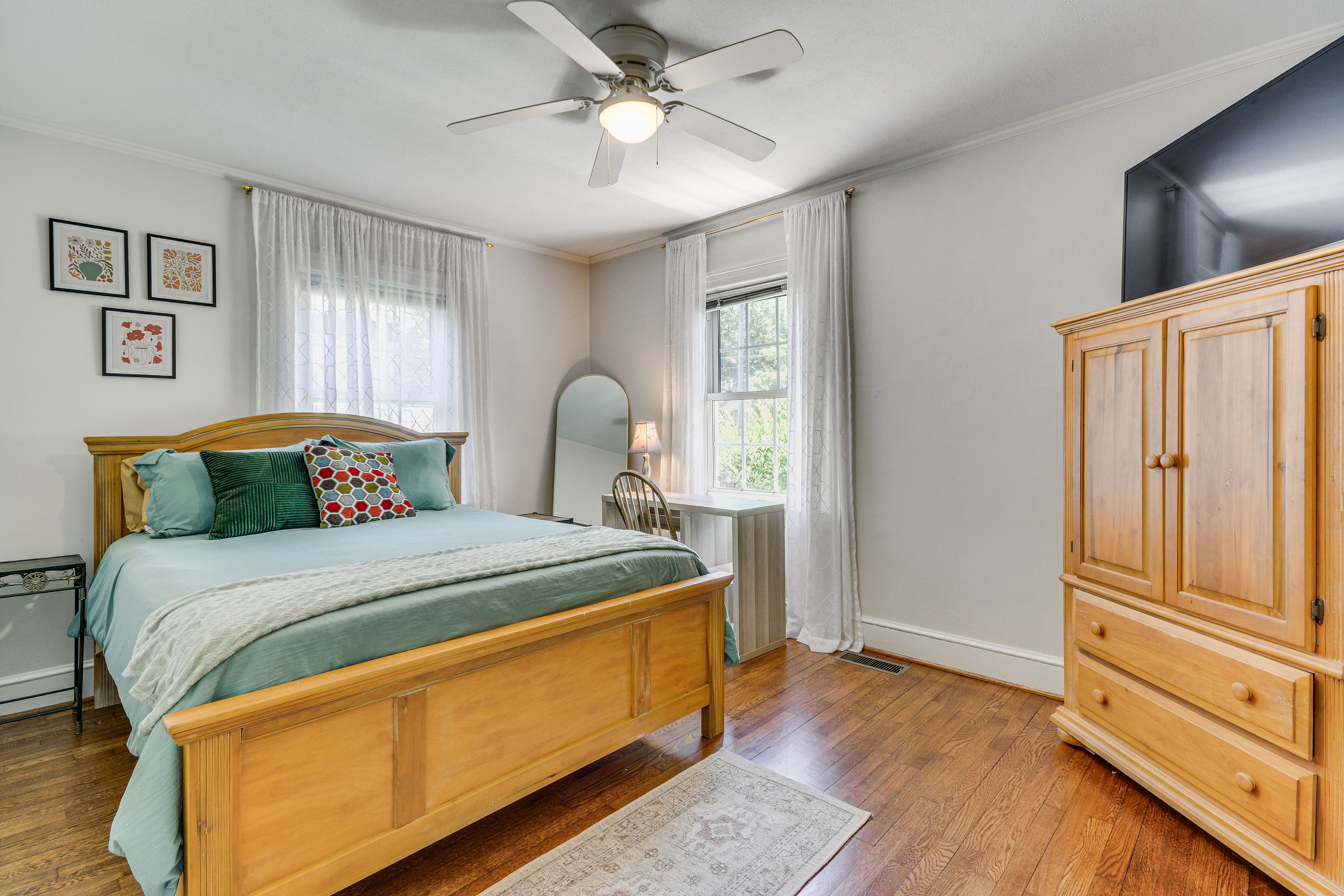 Bedroom 2 | 1st Floor | Queen Bed