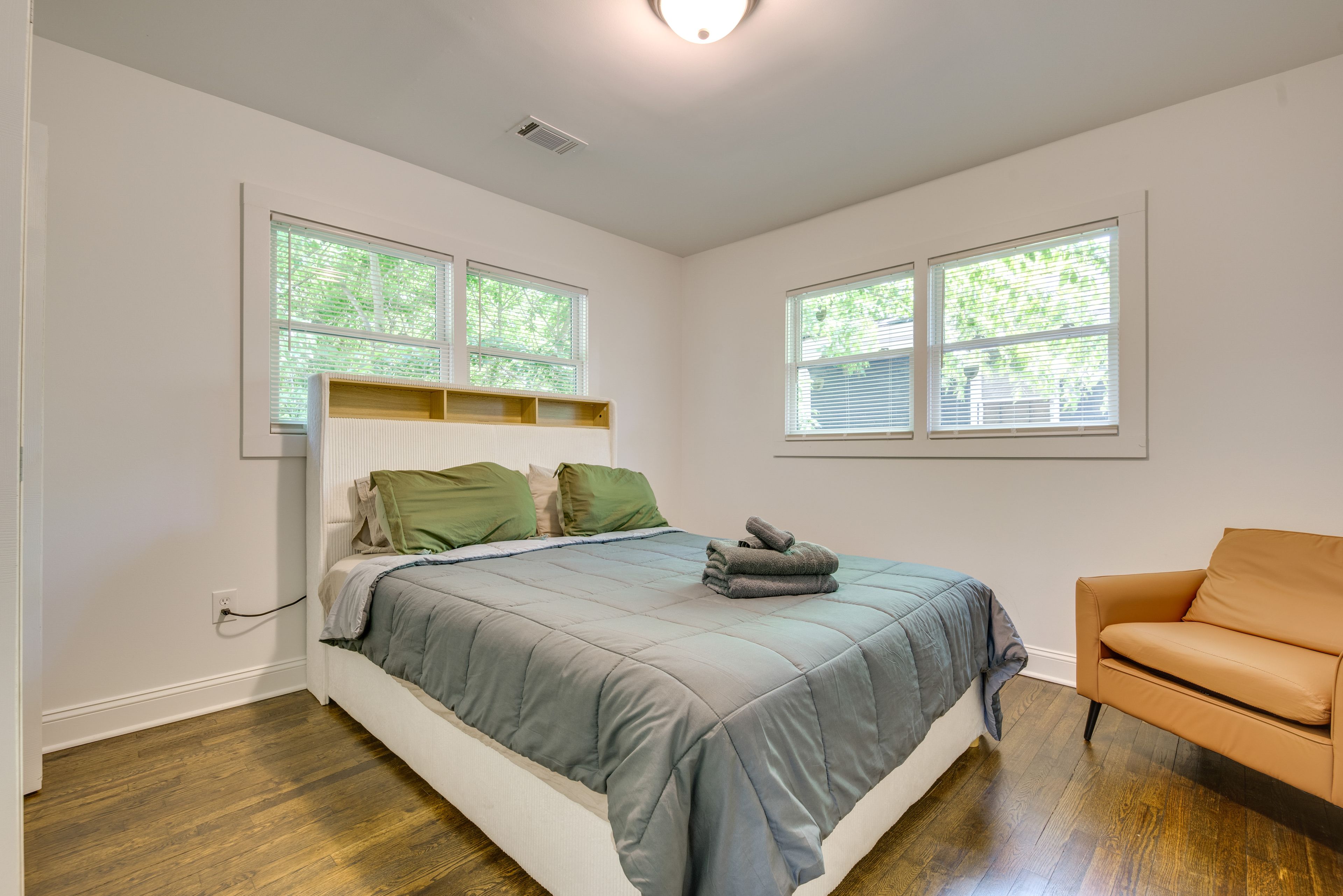 Bedroom 2 | Queen Bed