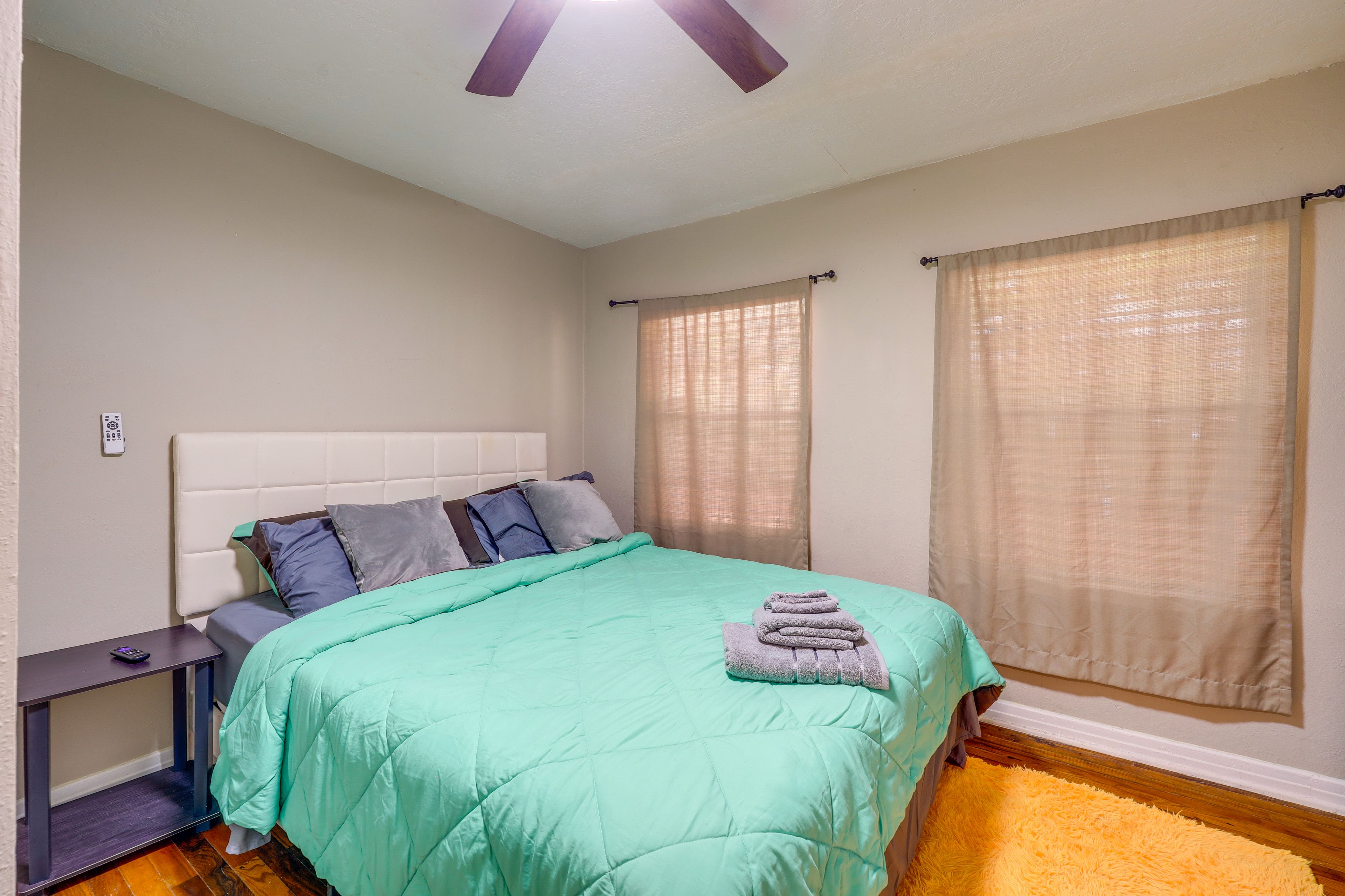 Bedroom 2 | Queen Bed