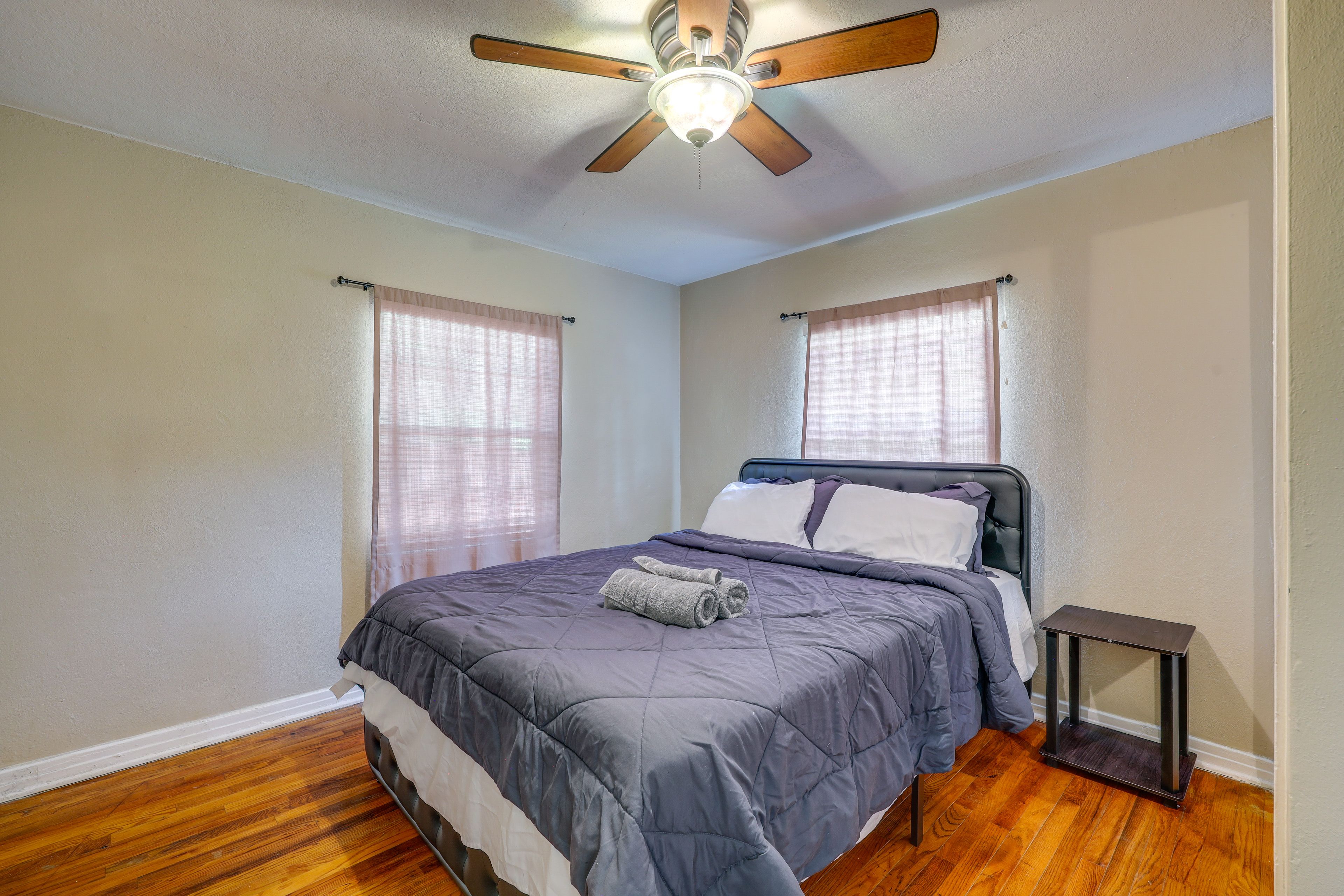 Bedroom 3 | Queen Bed