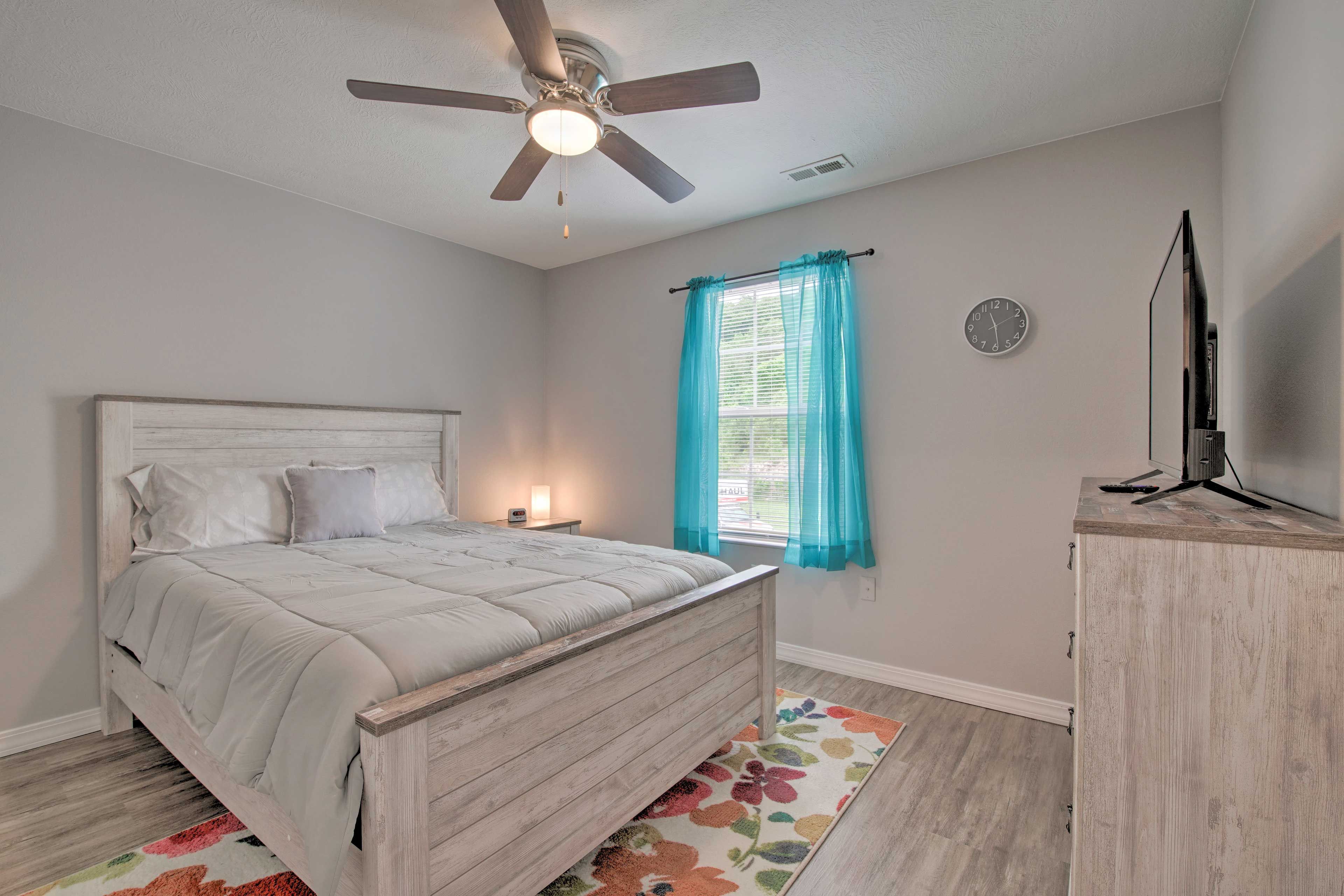 Bedroom 2 | Queen Bed