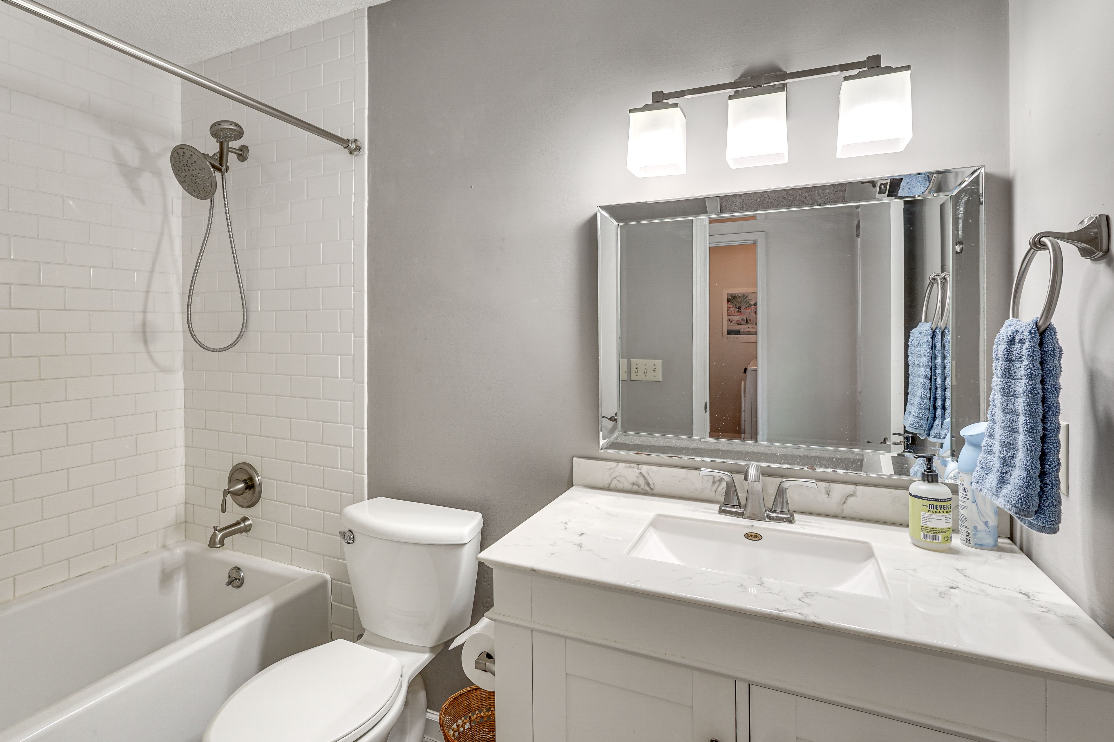 Full Bathroom | Main Level