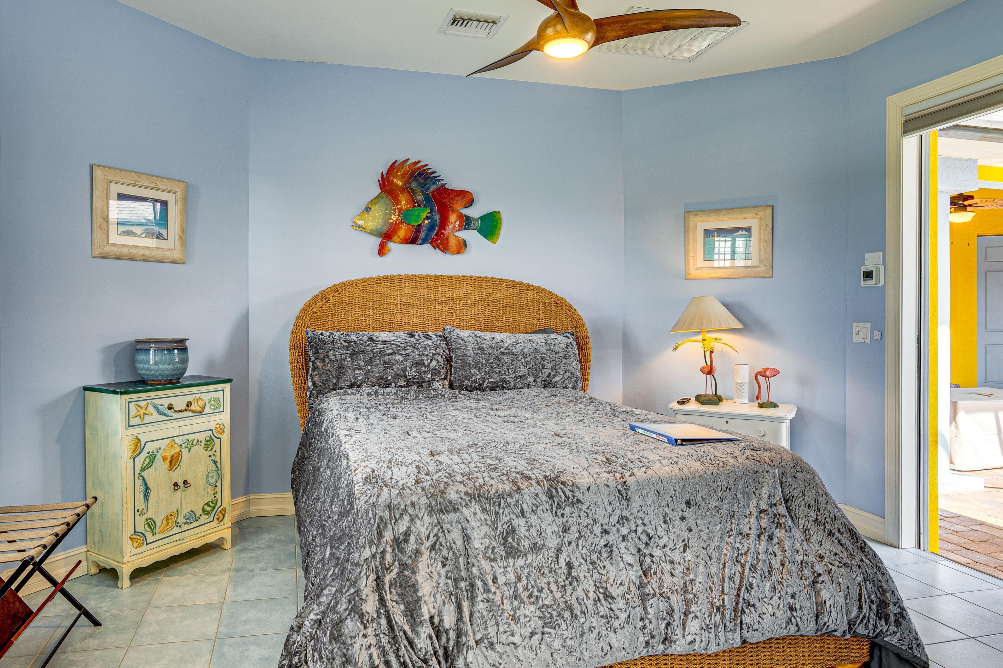 Bedroom 2 | Queen Bed