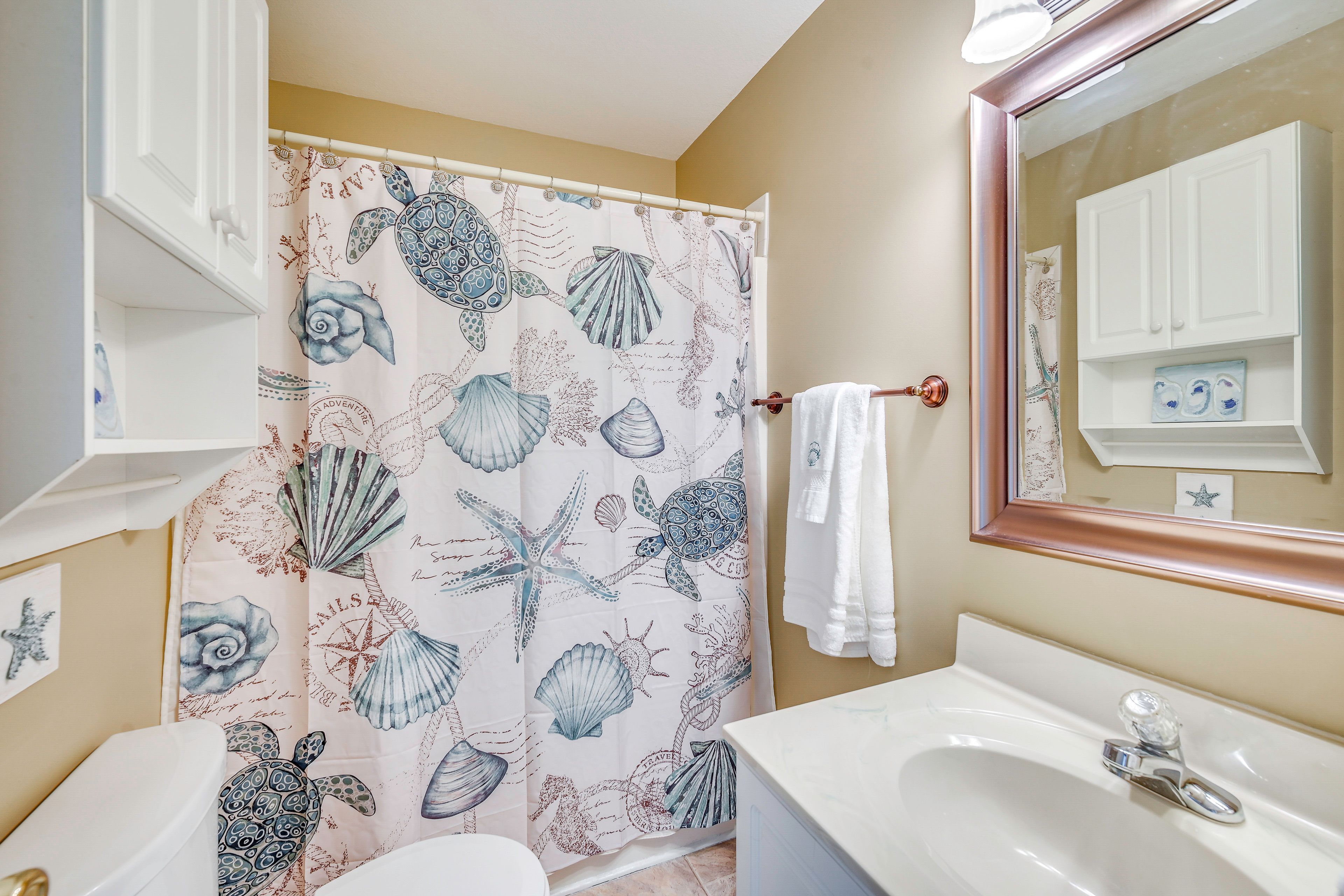 Bathroom | 2nd Floor