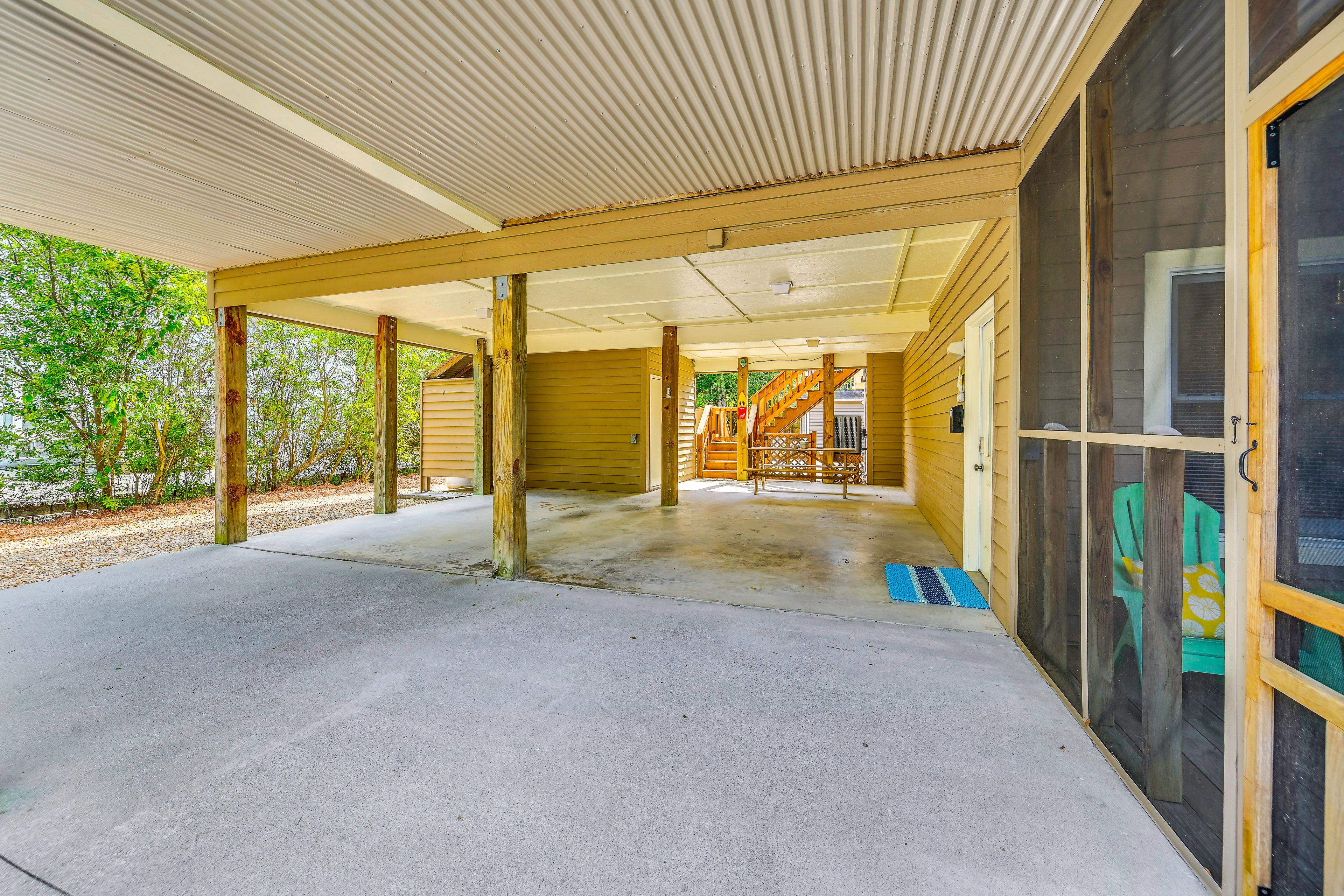 Carport & Driveway (4 Vehicles) | Boat/Trailer Parking
