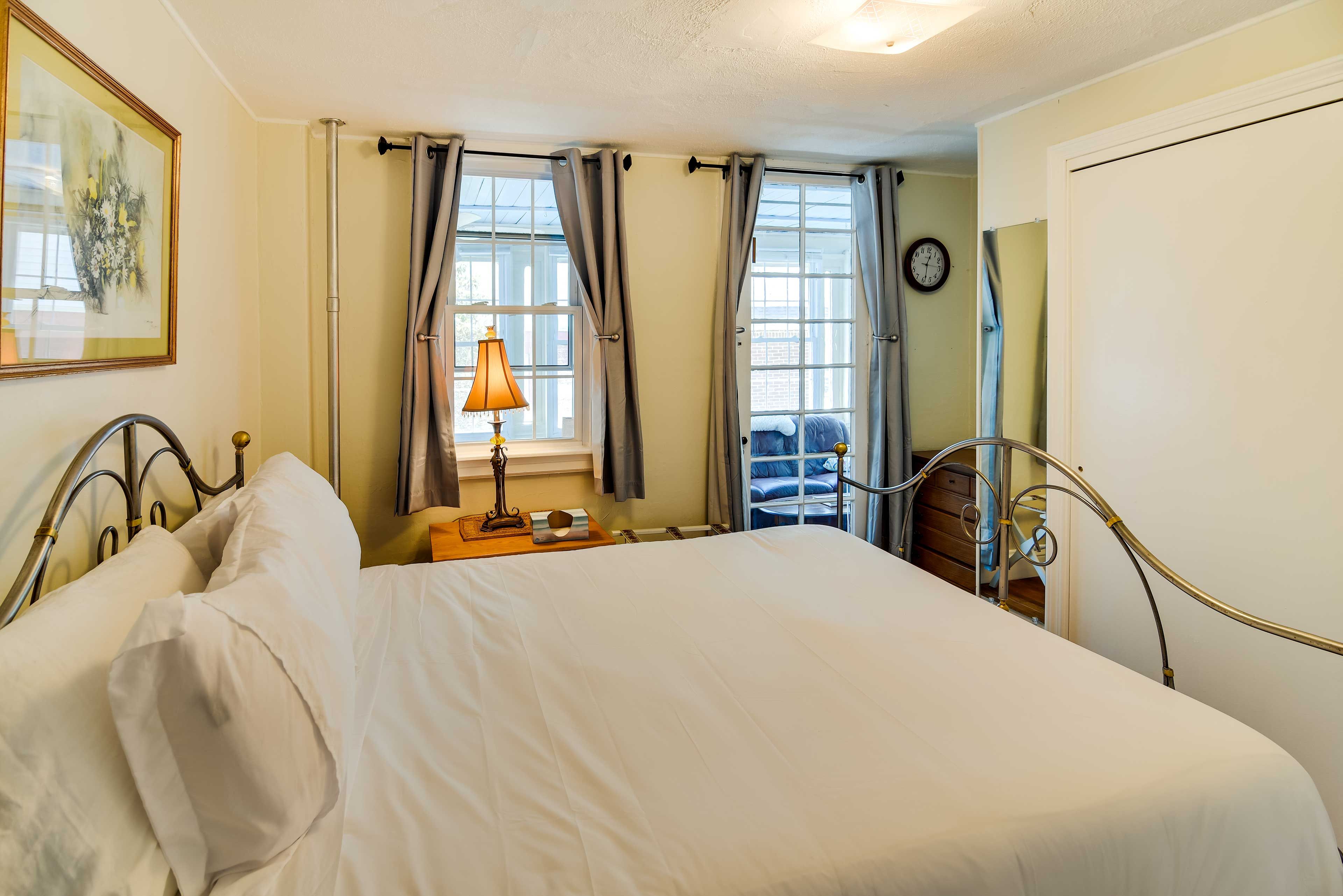 Bedroom 2 | Apt 1 | Queen Bed