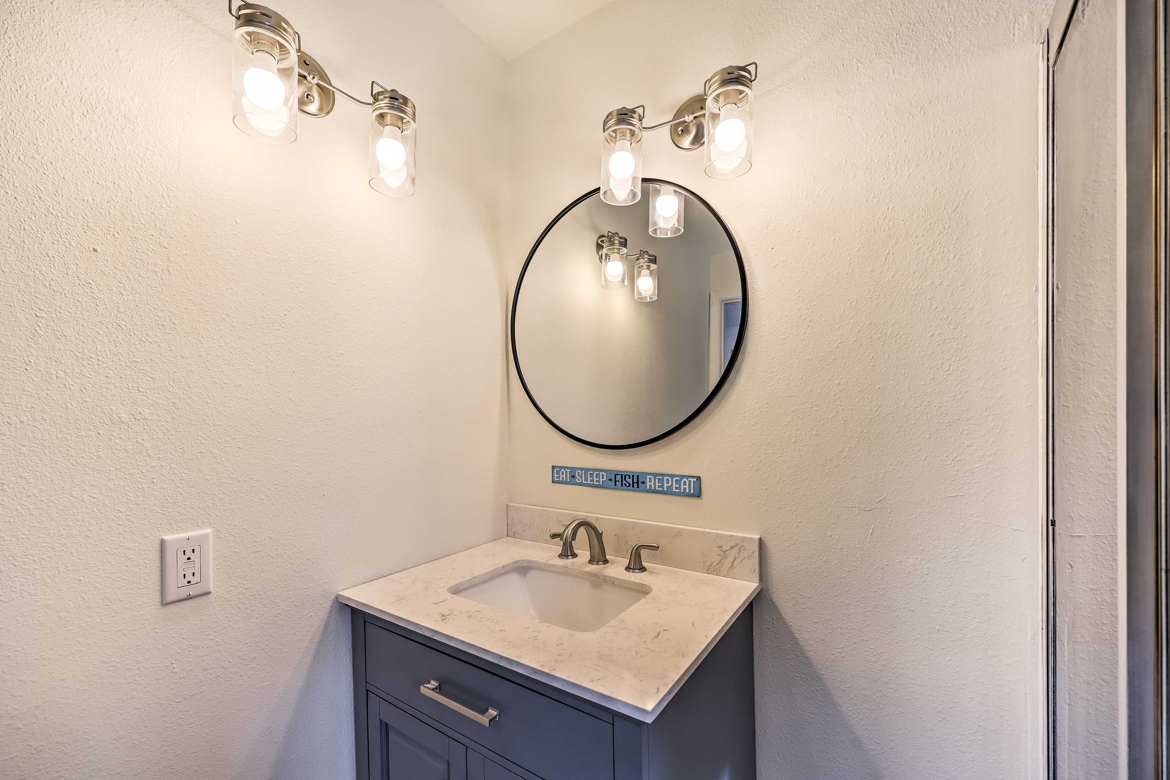 Full Bathroom | 1st Floor