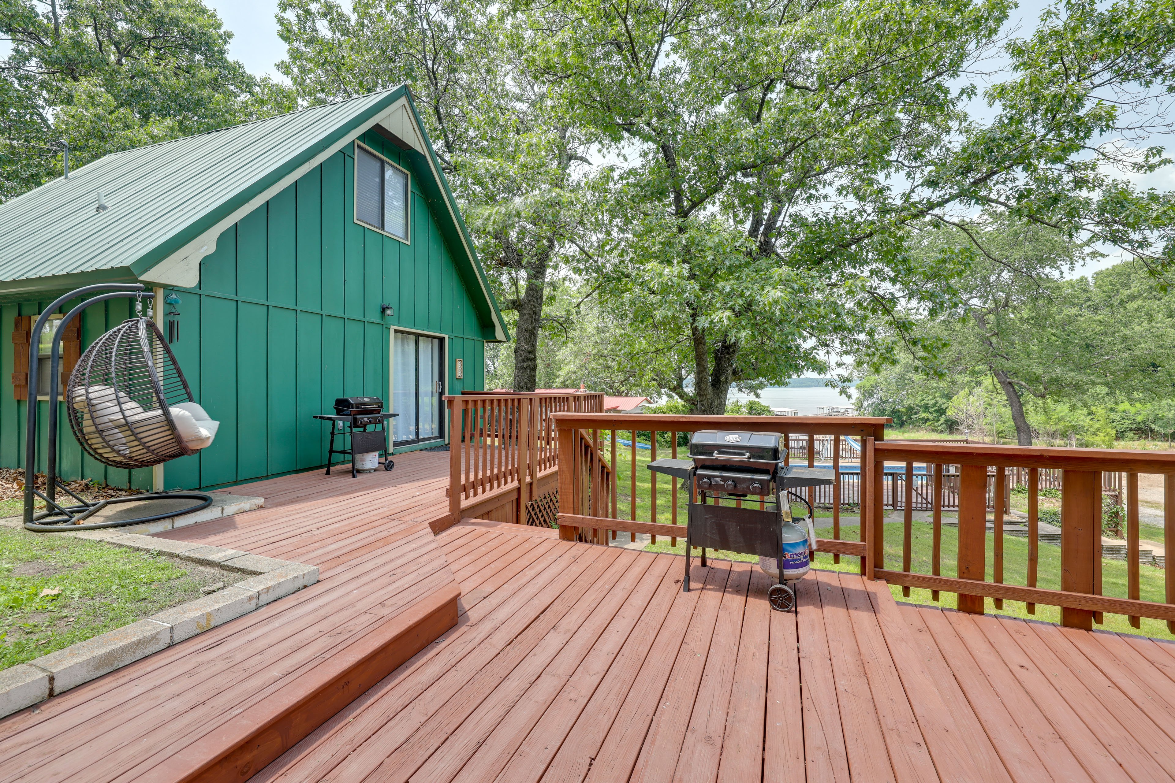 Exterior | Driveway (2 Vehicles)