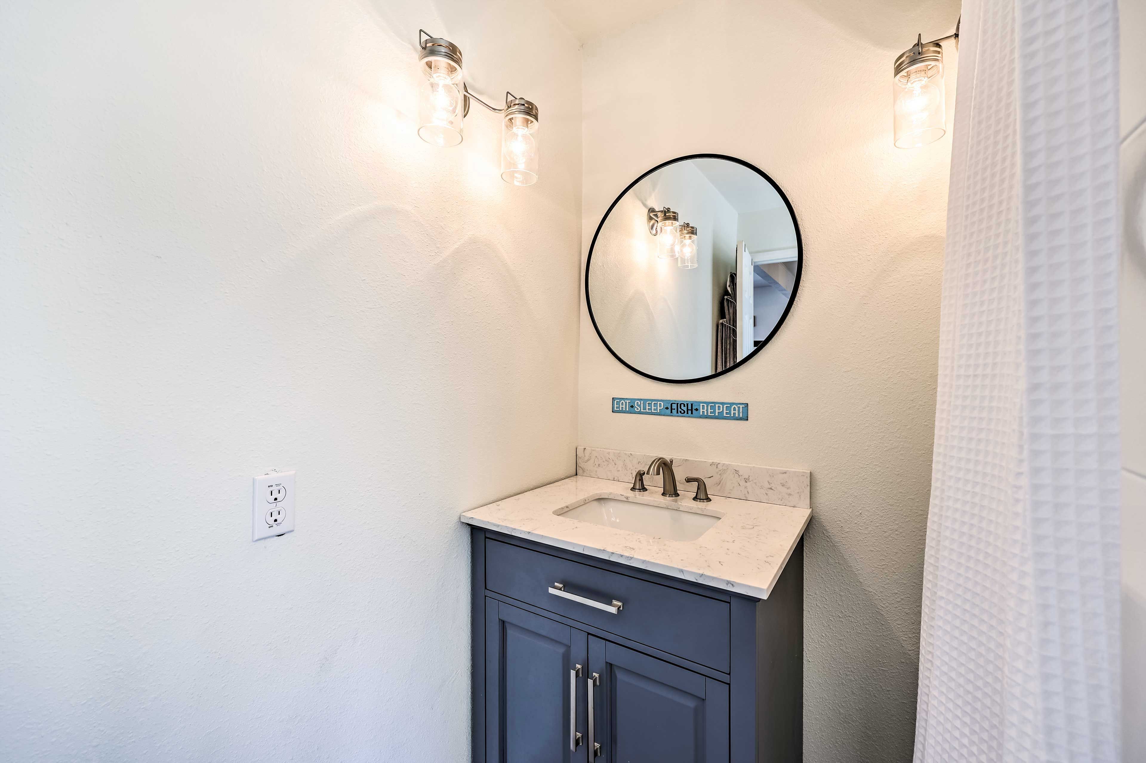 Full Bathroom | 1st Floor