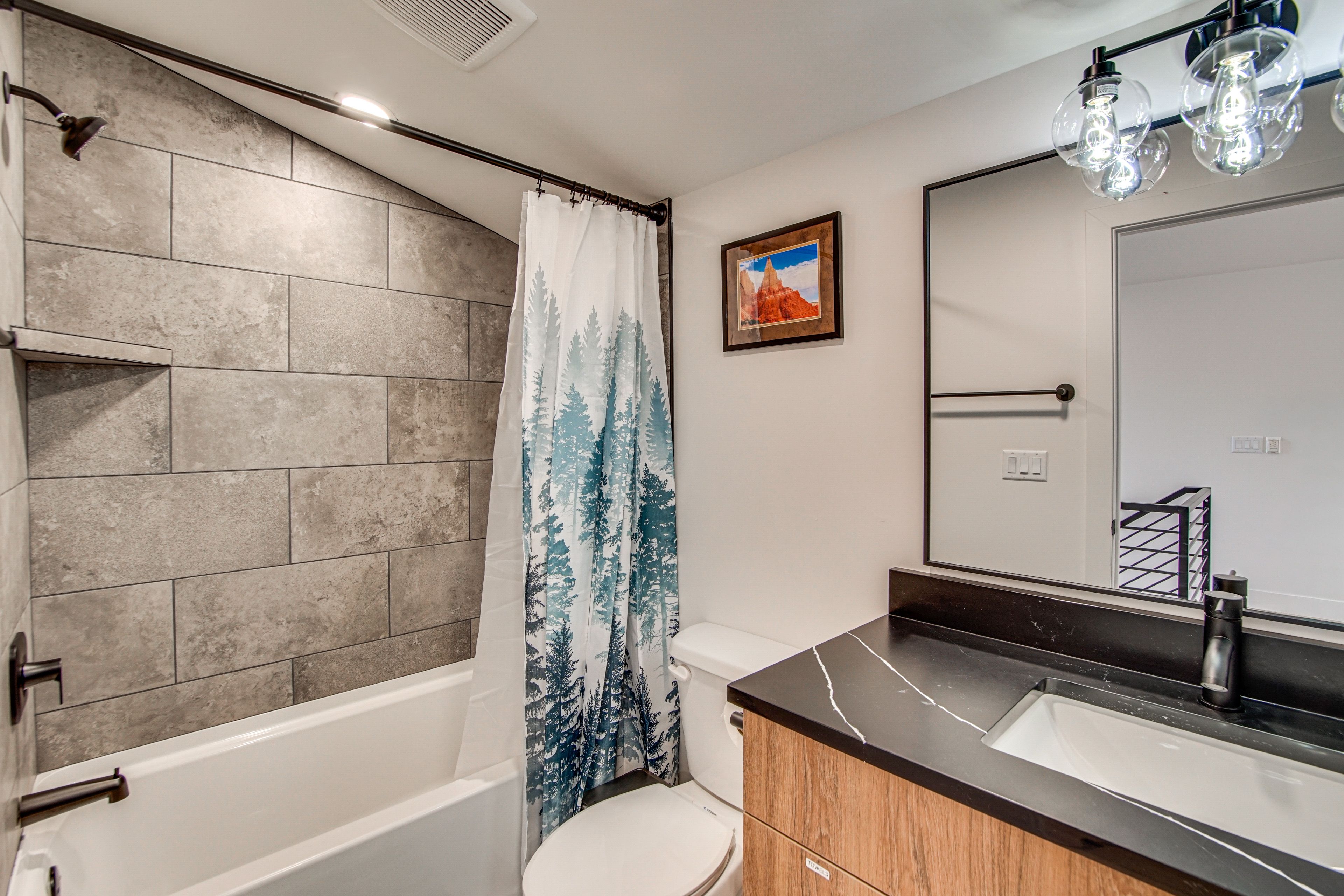 Bathroom | 2nd Floor