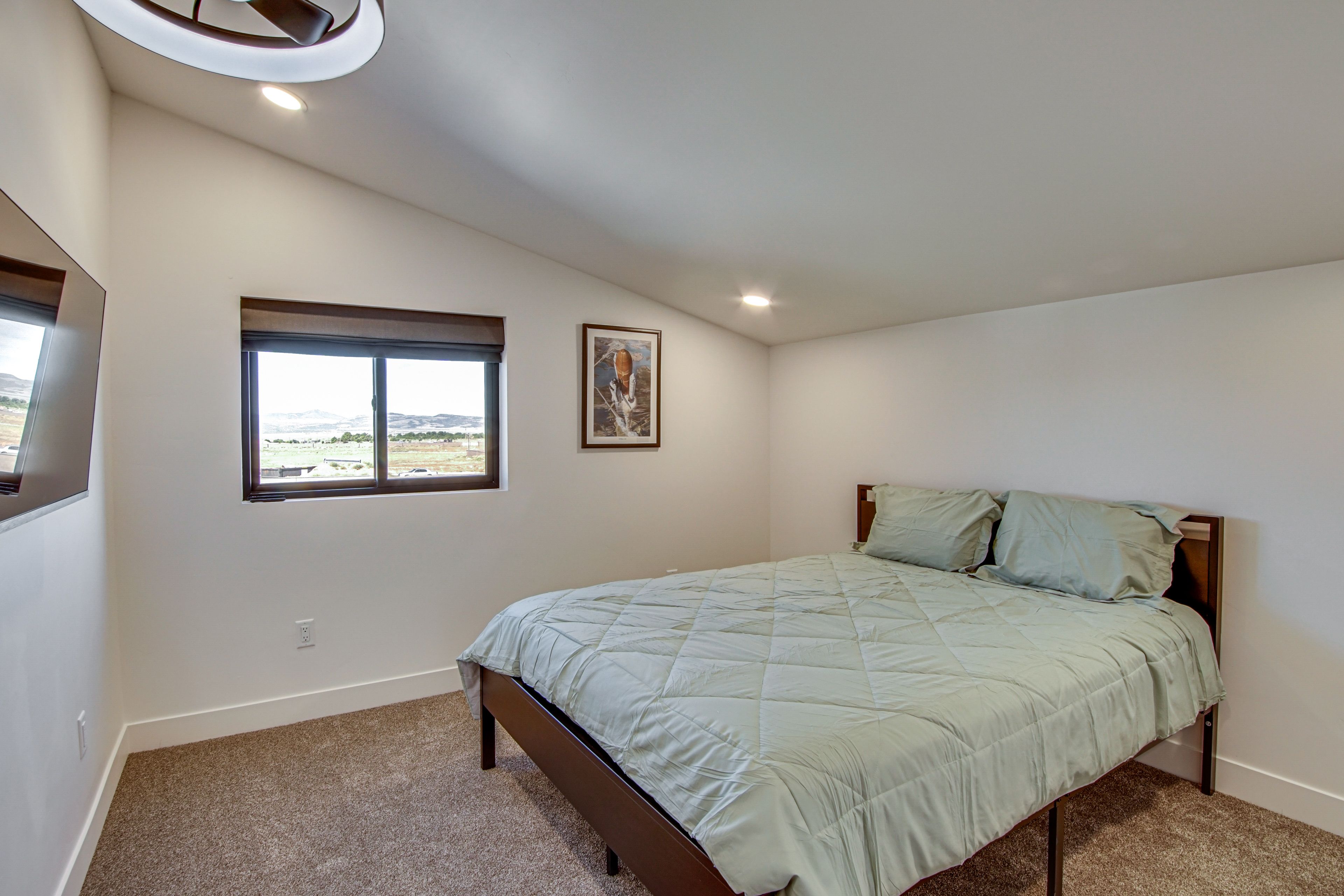 Bedroom | Queen Bed | 2nd Floor