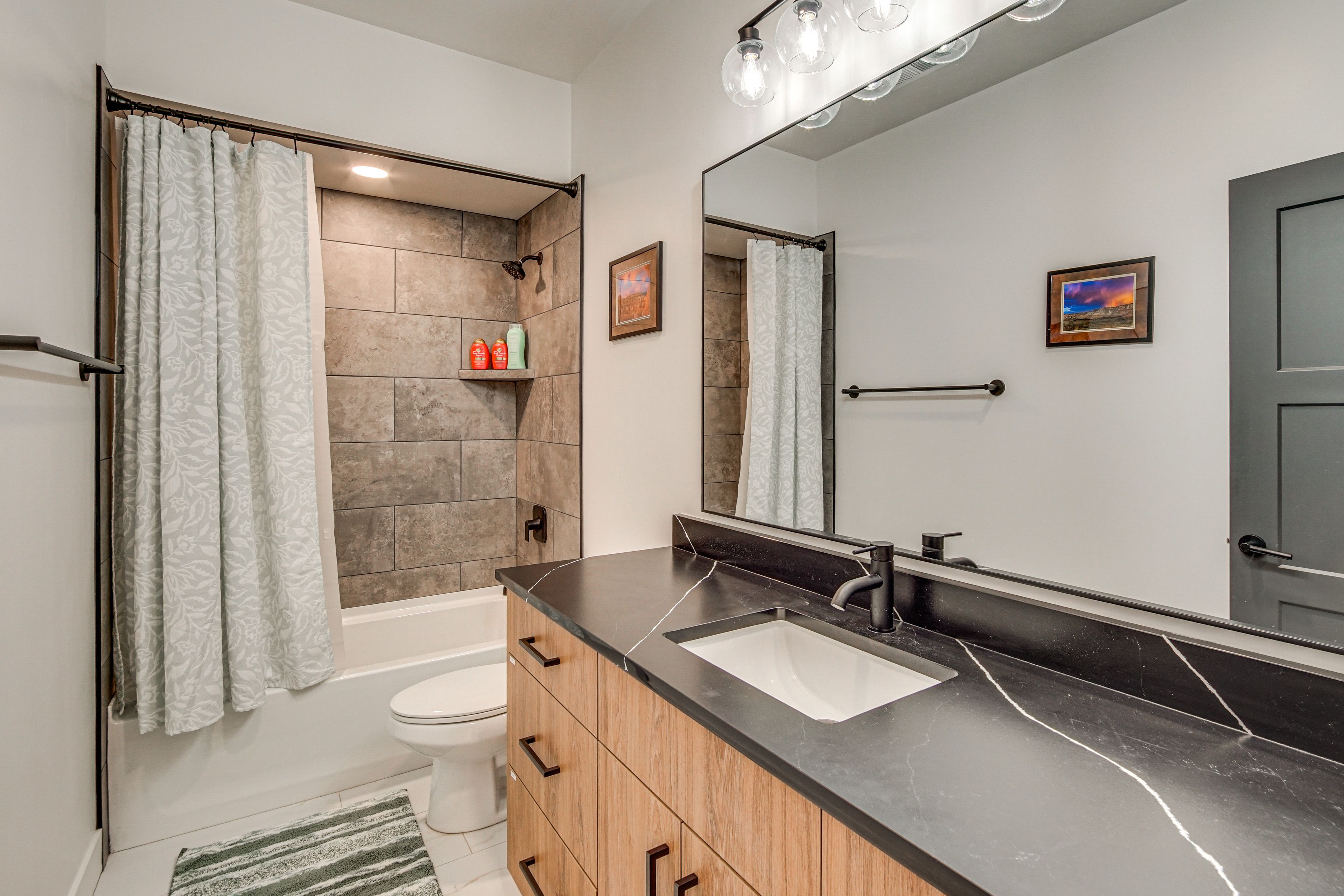Bathroom | 1st Floor
