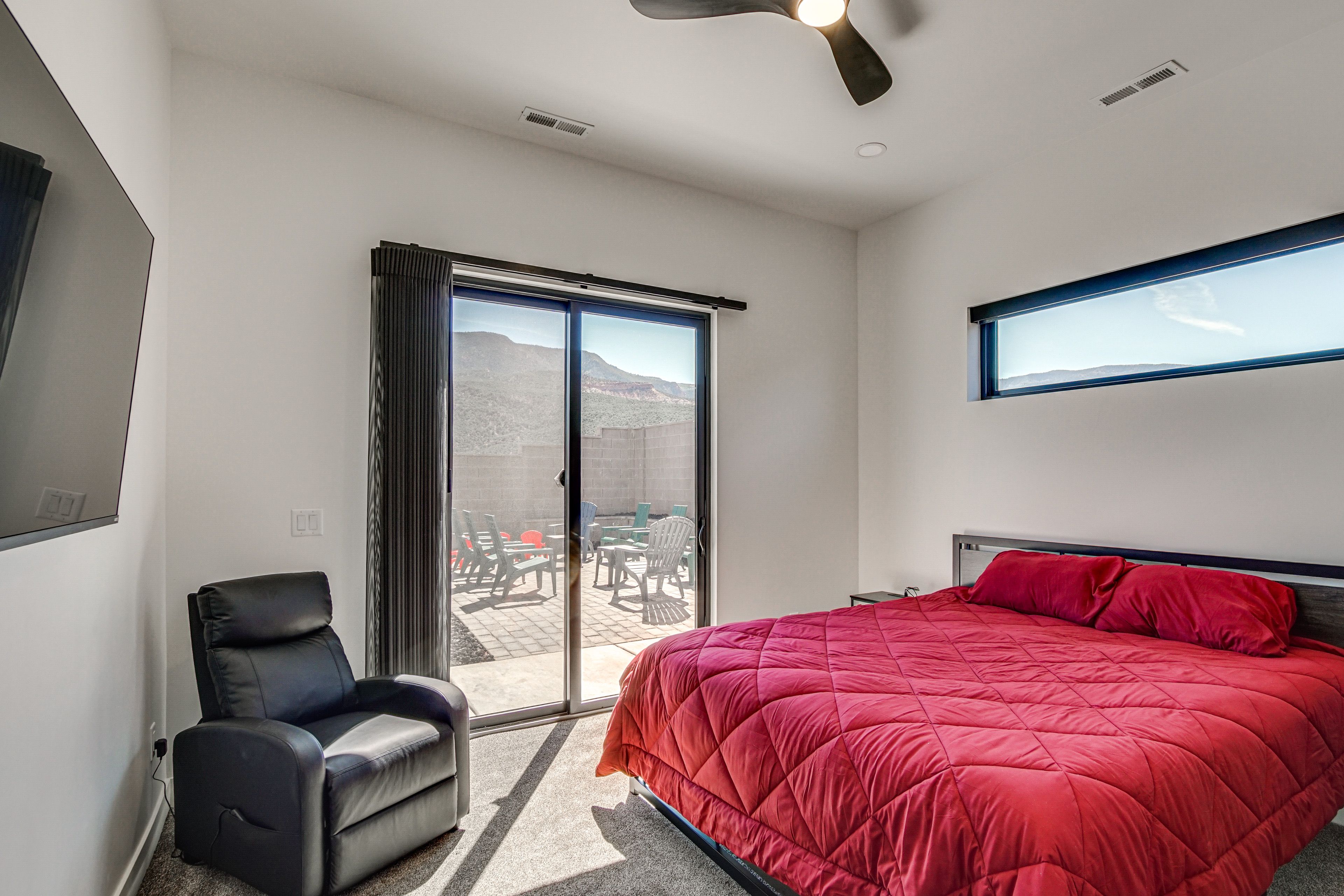 Bedroom | King Bed | 1st Floor