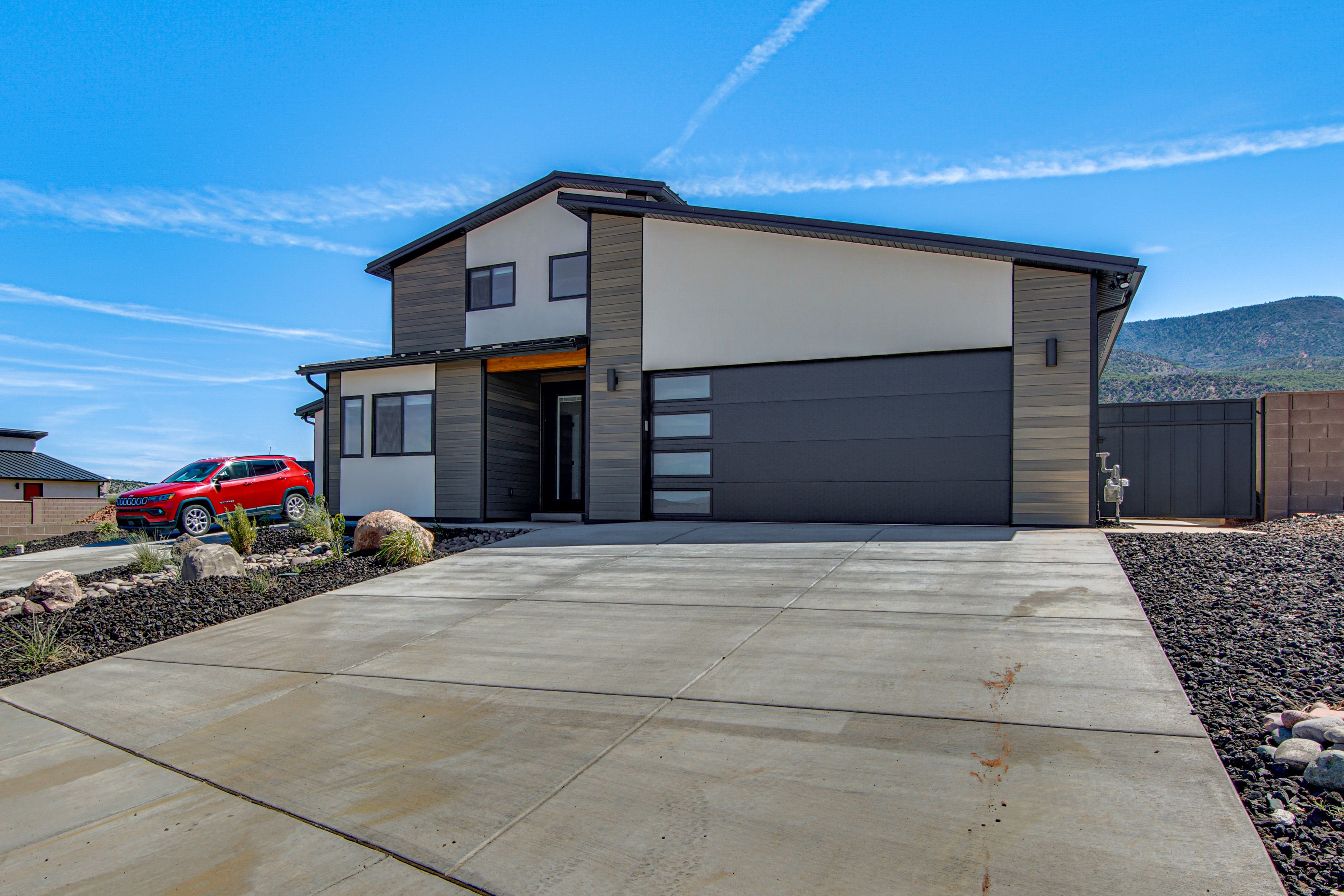 Parking | Driveway (3 Vehicles)