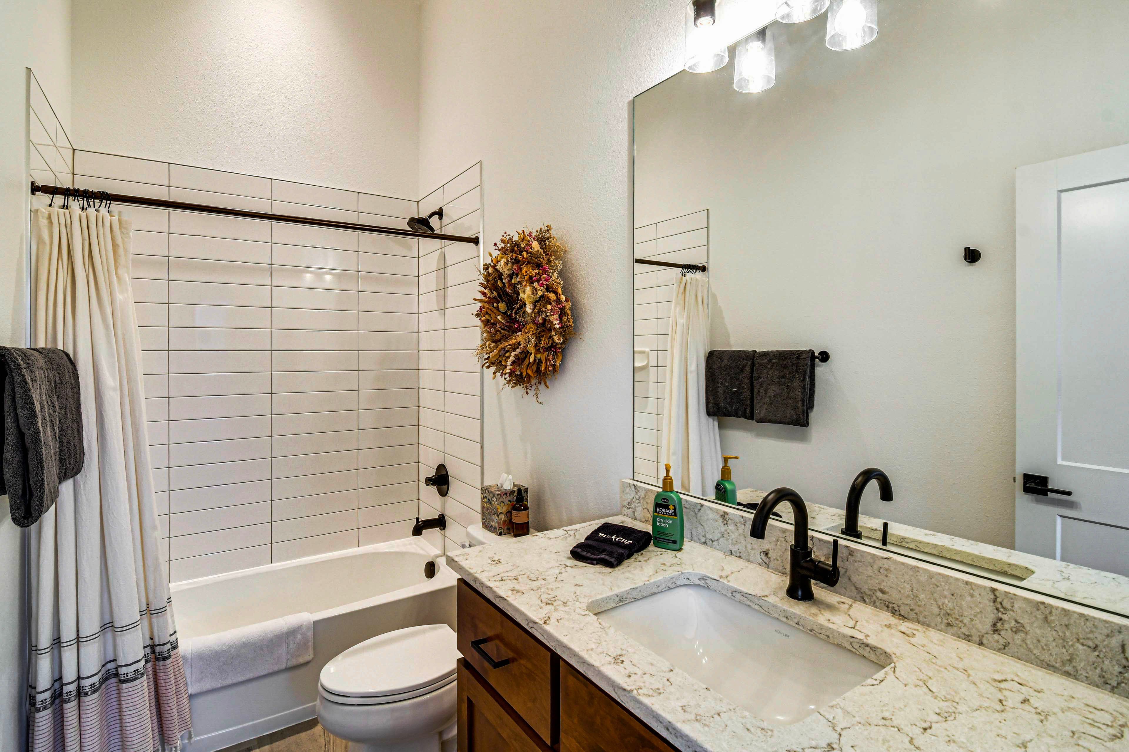 Full Bathroom | 2nd Floor