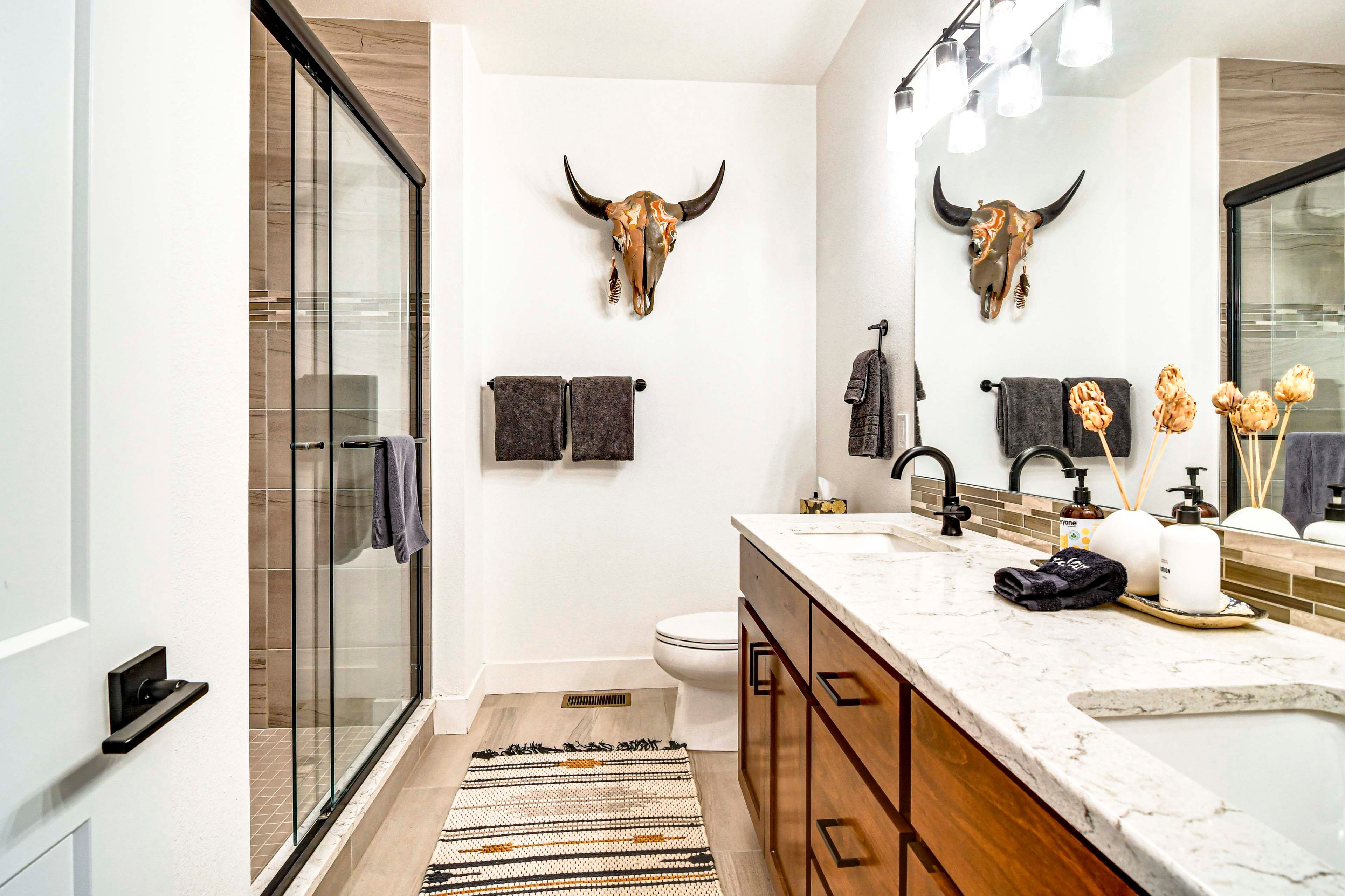 Full Bathroom | 1st Floor