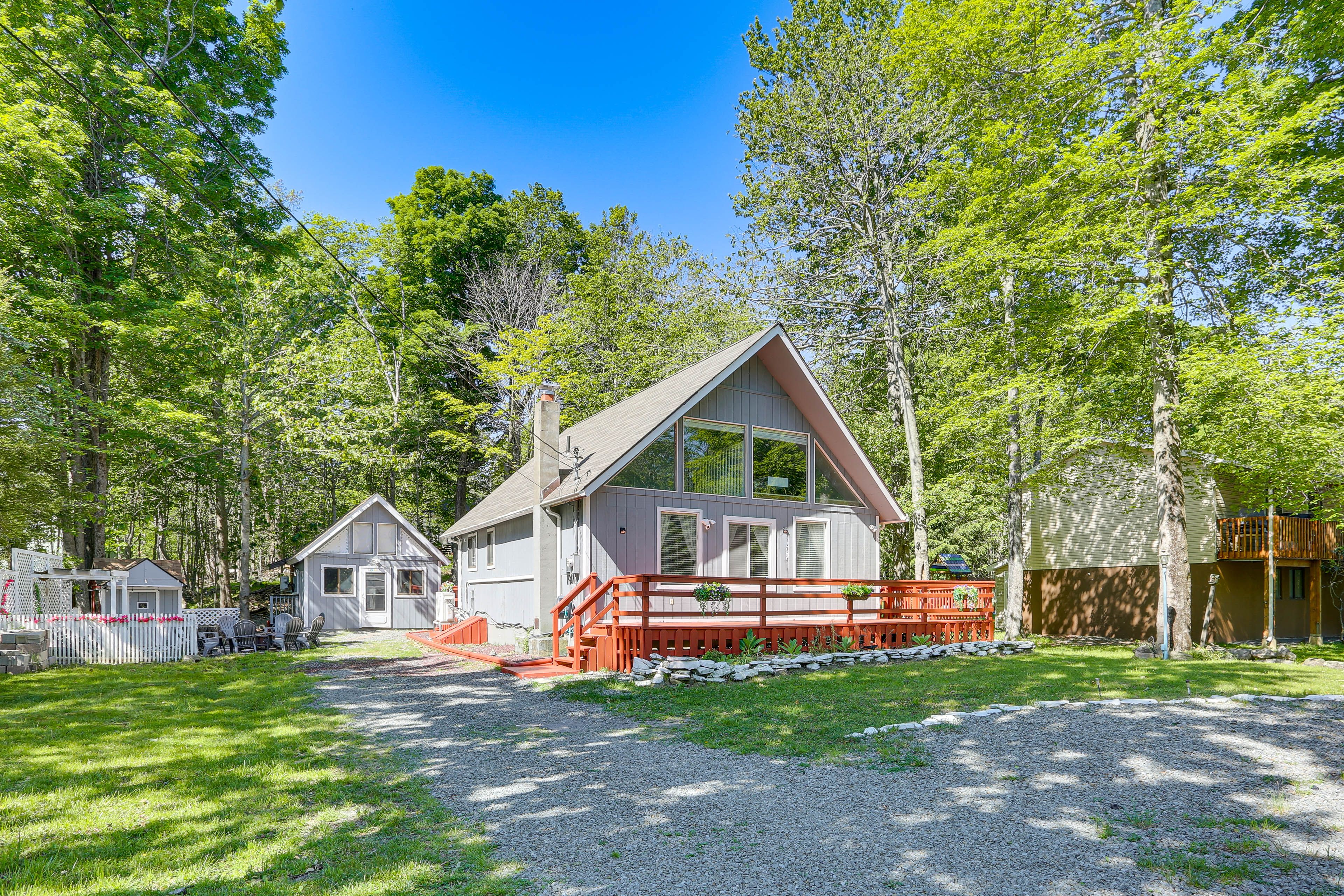 Home Exterior | Parking | Driveway (4 Vehicles)