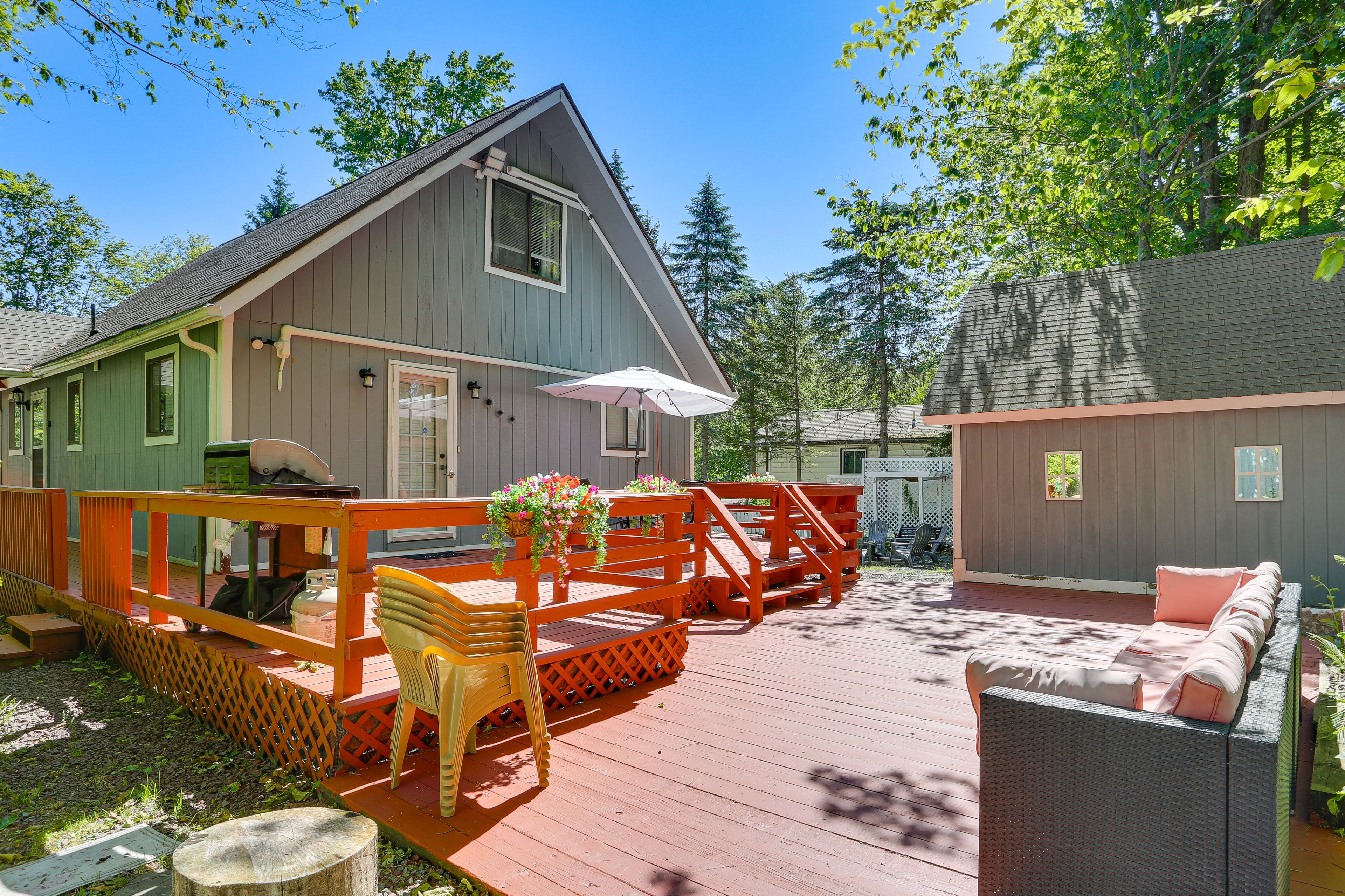 Spacious Deck w/ Dining | Gas Grill