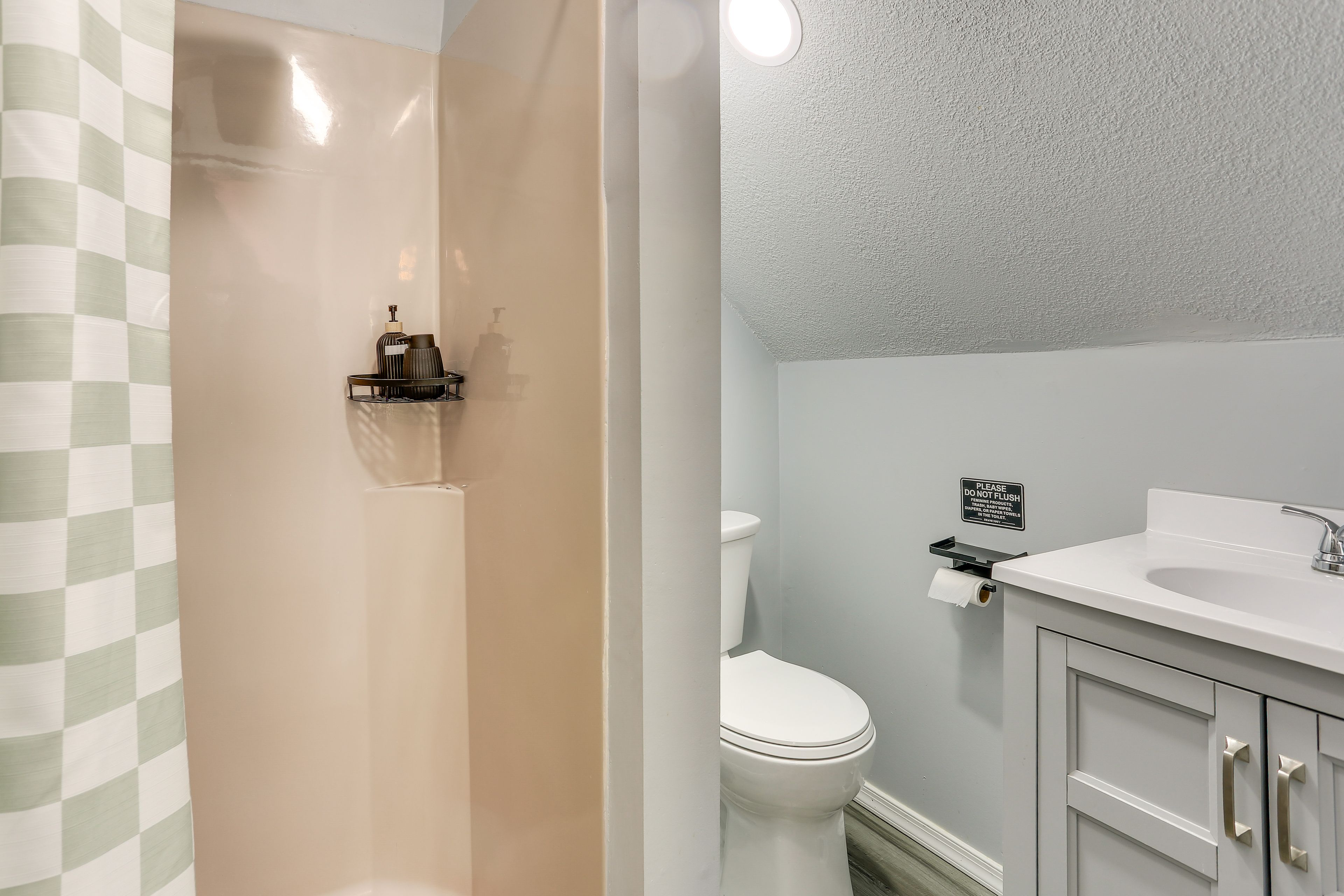 Full Bath | Upper Level