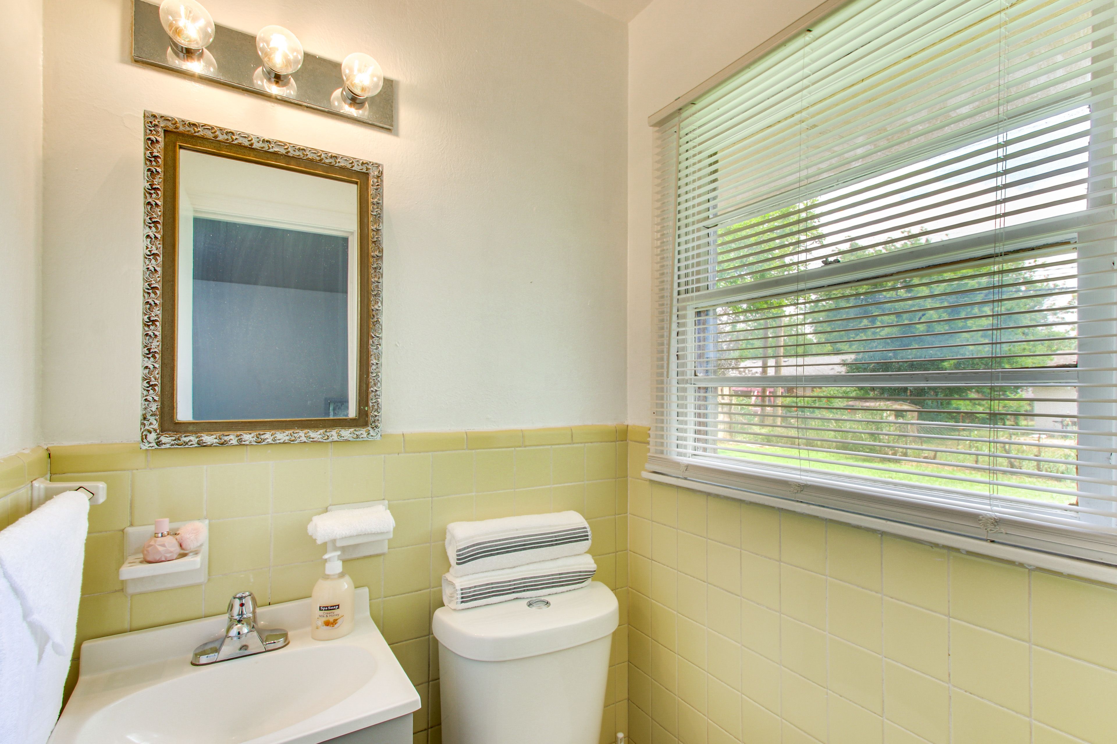 Half Bathroom | Main Level