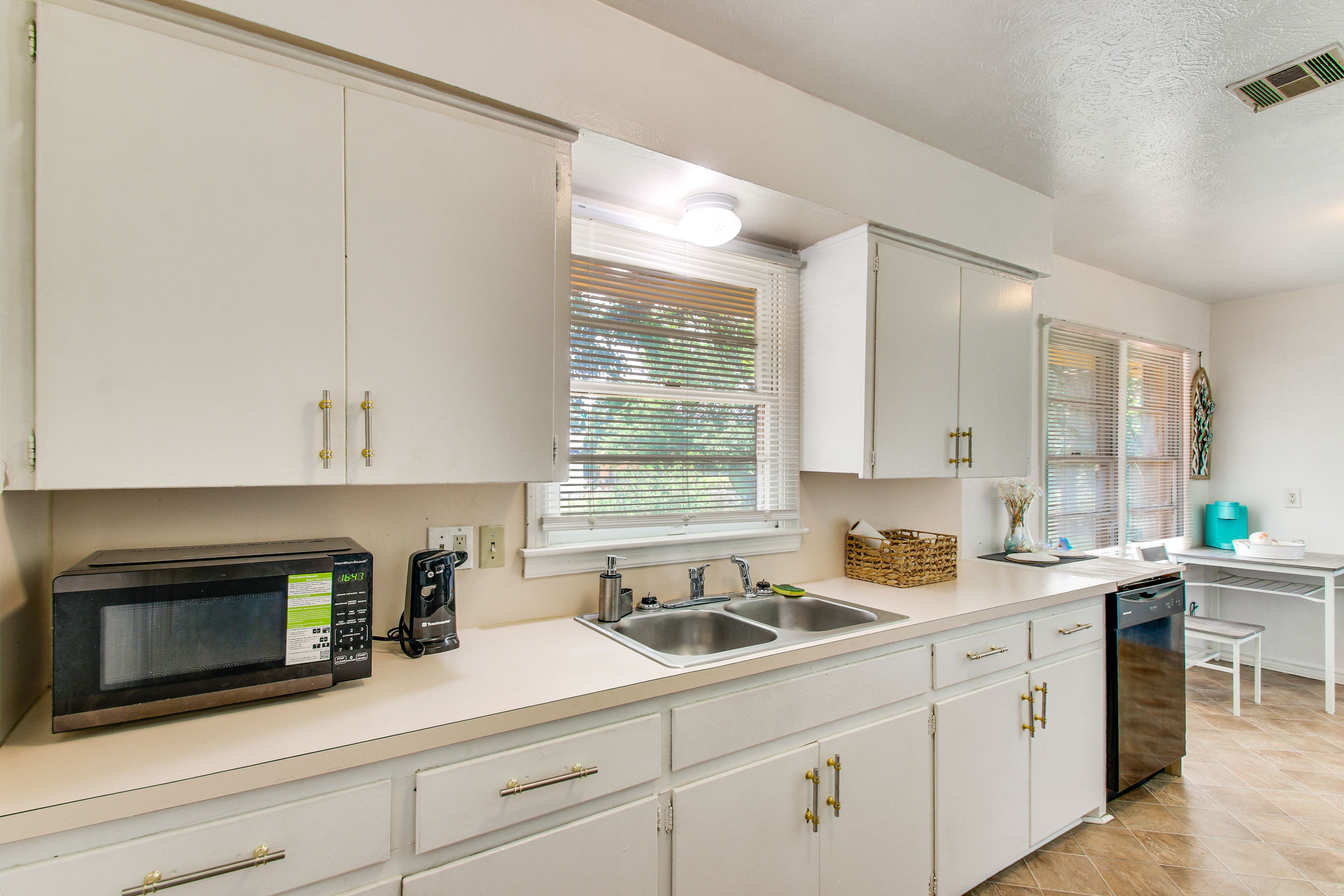 Kitchen | Main Level