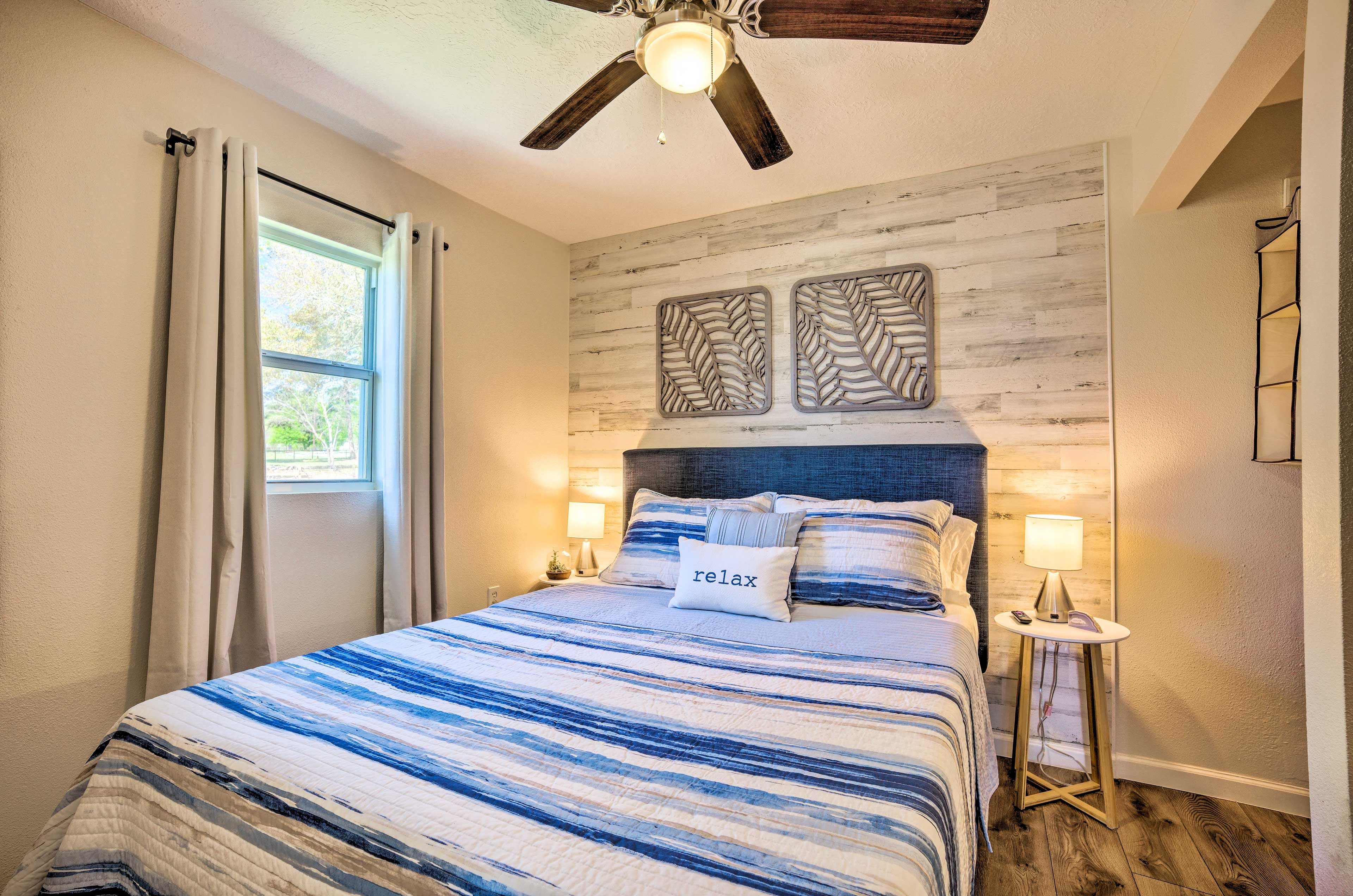 Bedroom 1 | Queen Bed