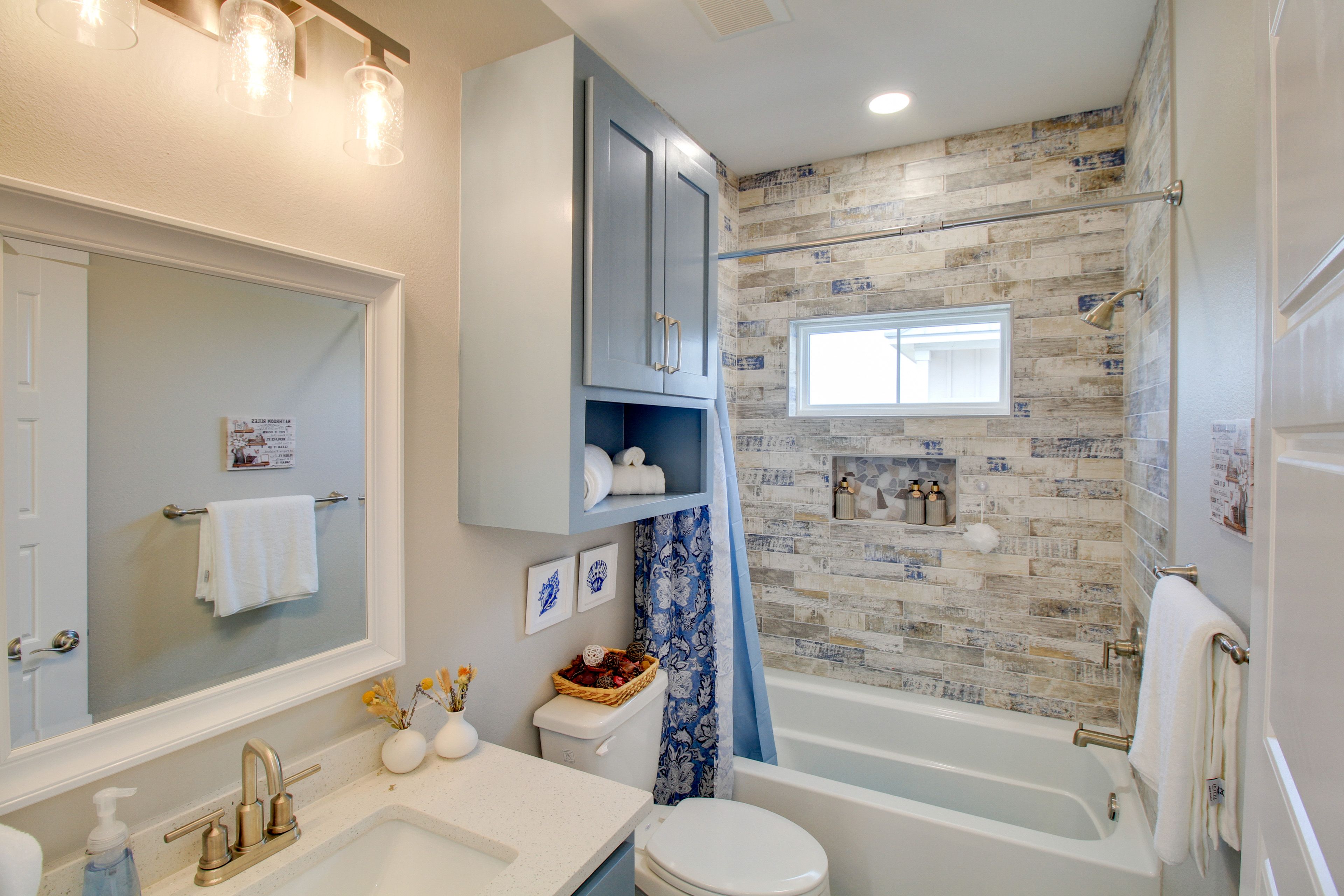Full Bathroom | 2nd Floor