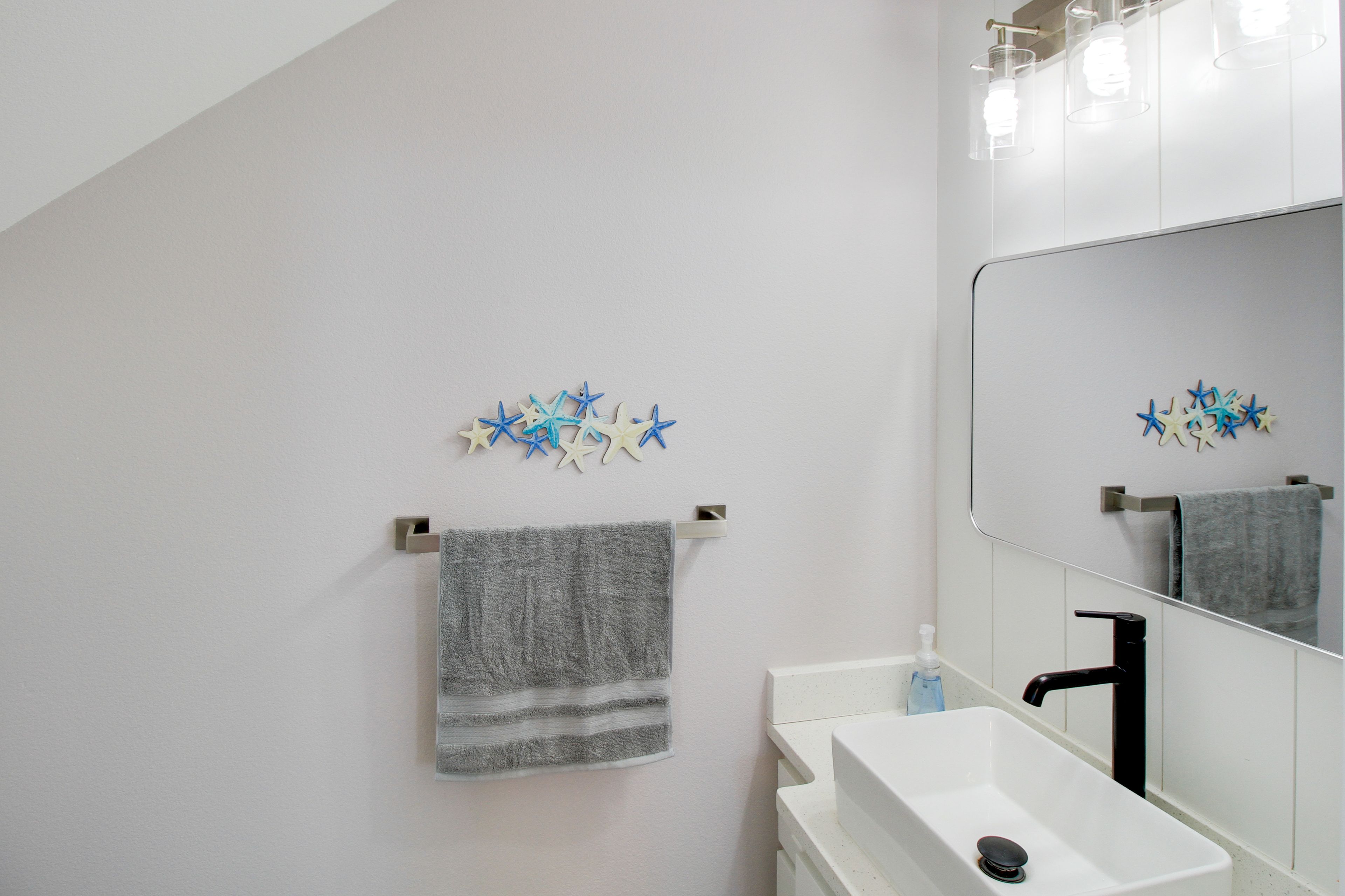Half Bathroom | 1sts Floor