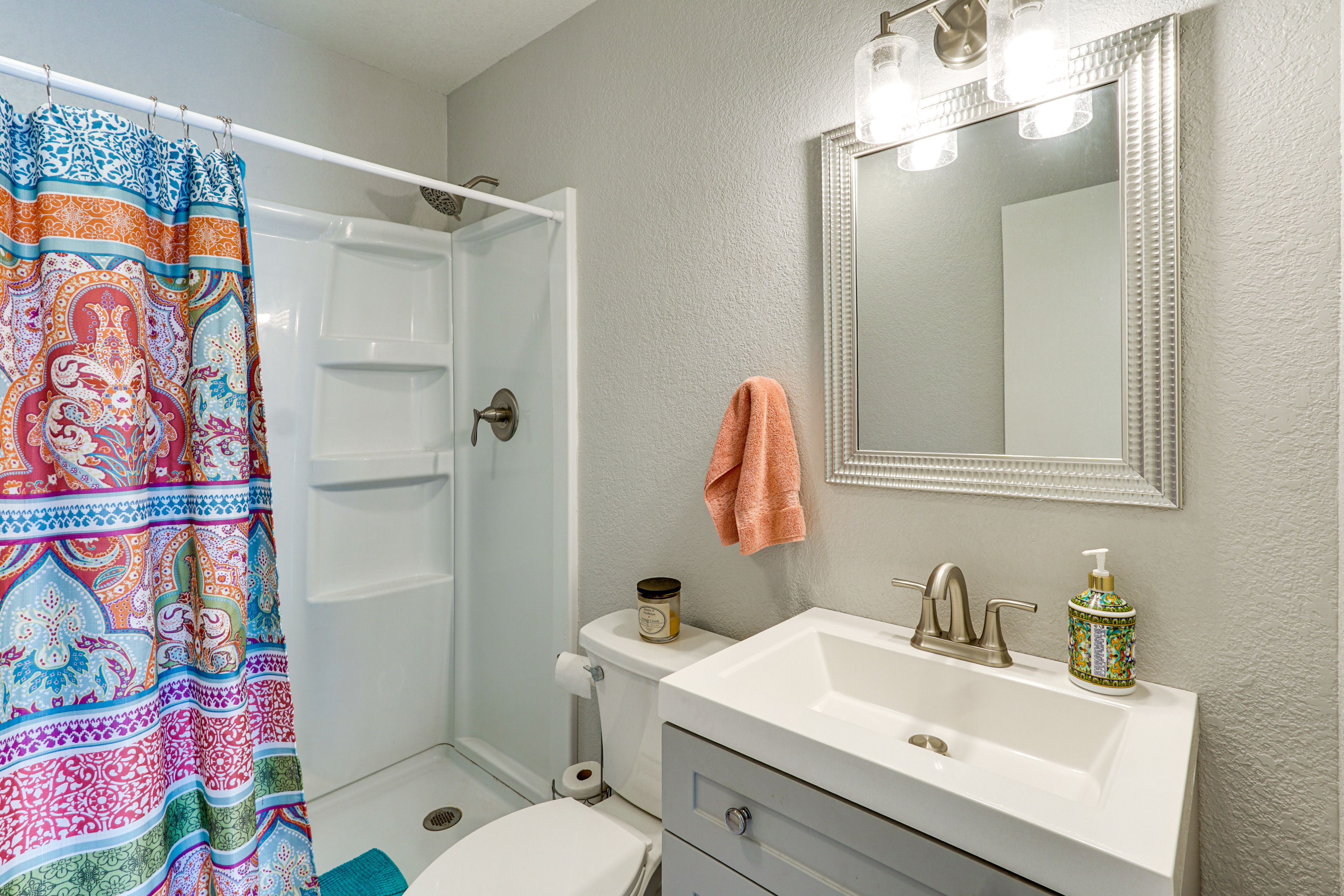 Full Bathroom | Towels & Linens Provided