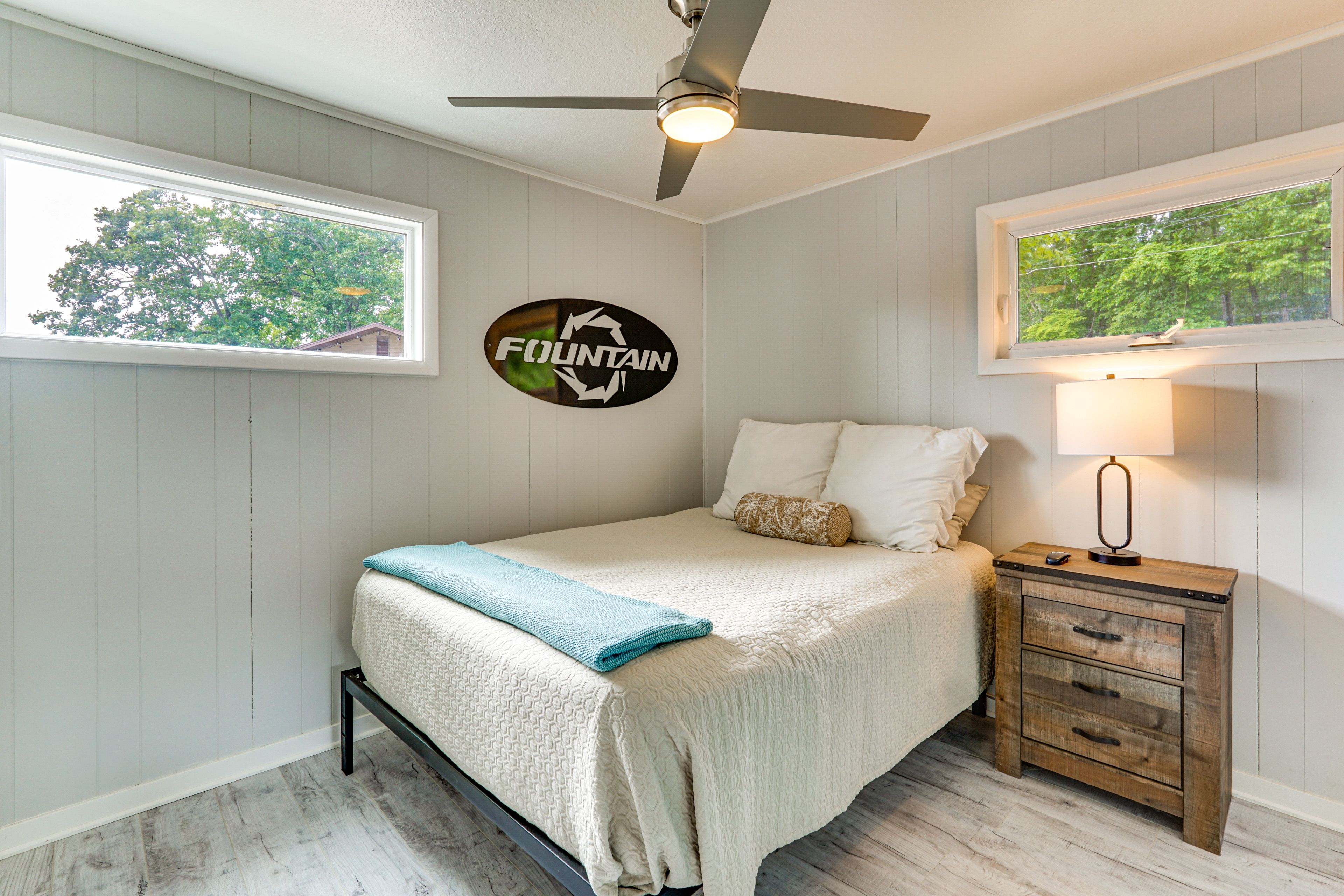 Bedroom 1 | Queen Bed