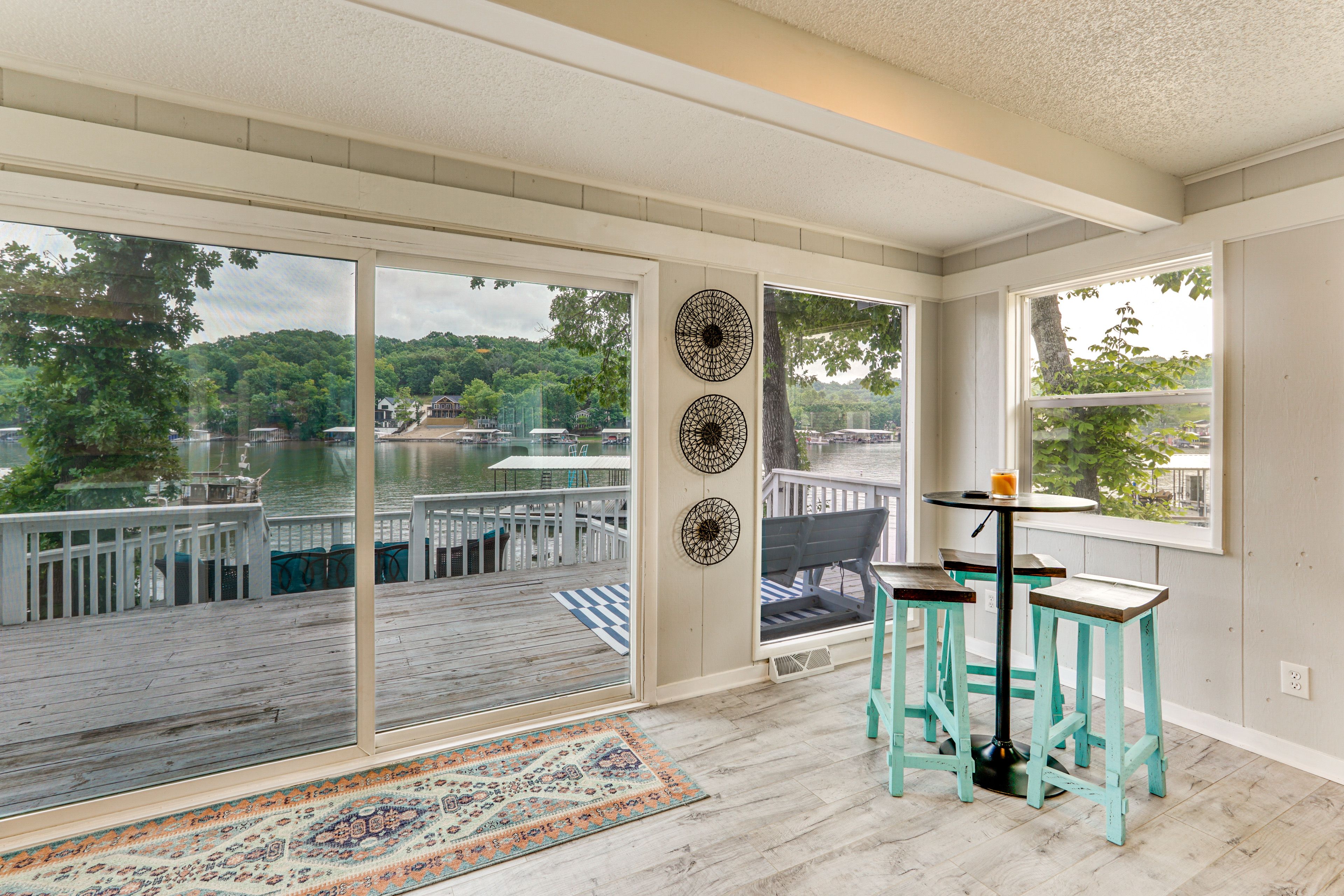 Dining Area | Dishes & Flatware Provided