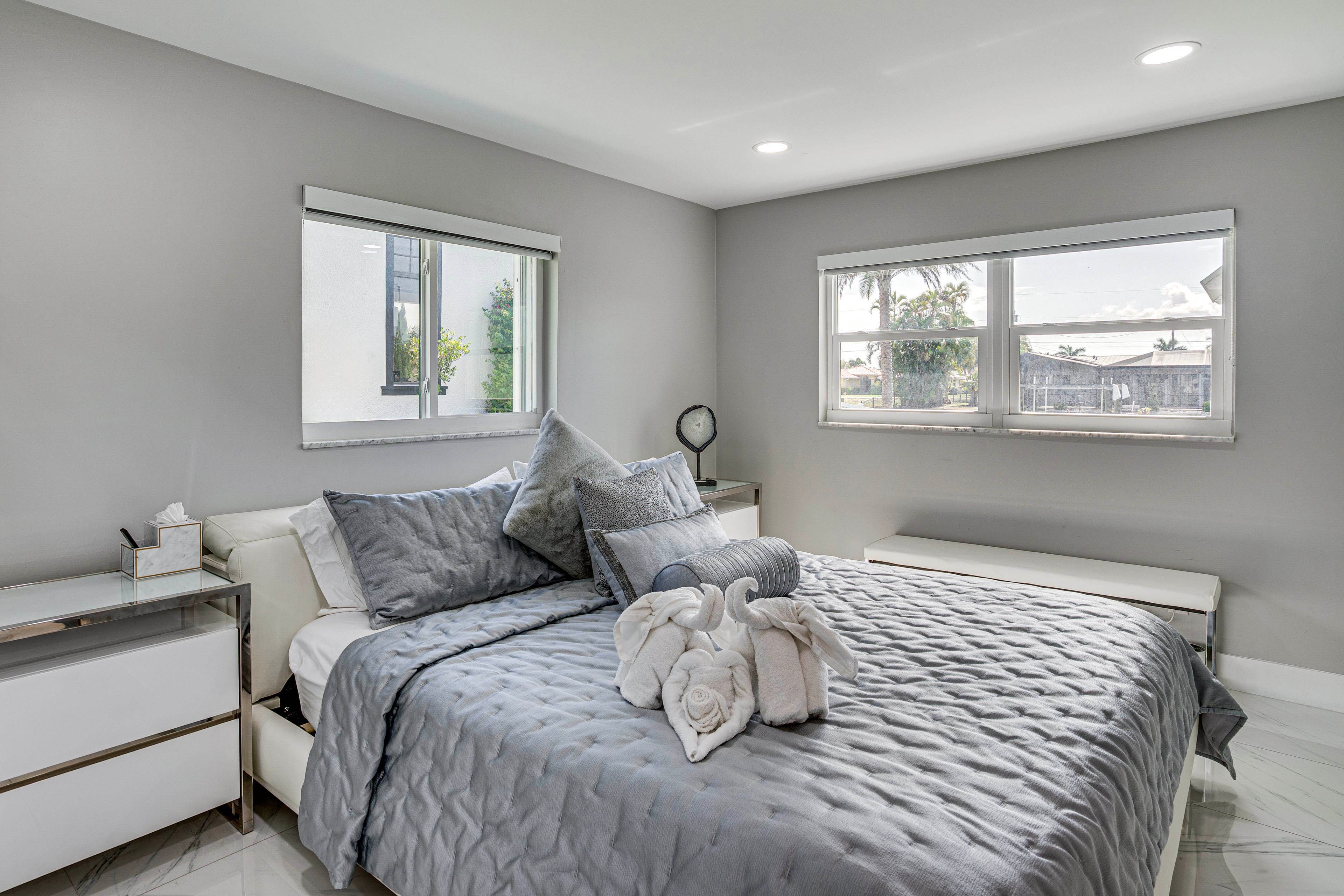 Bedroom 1 | King Bed