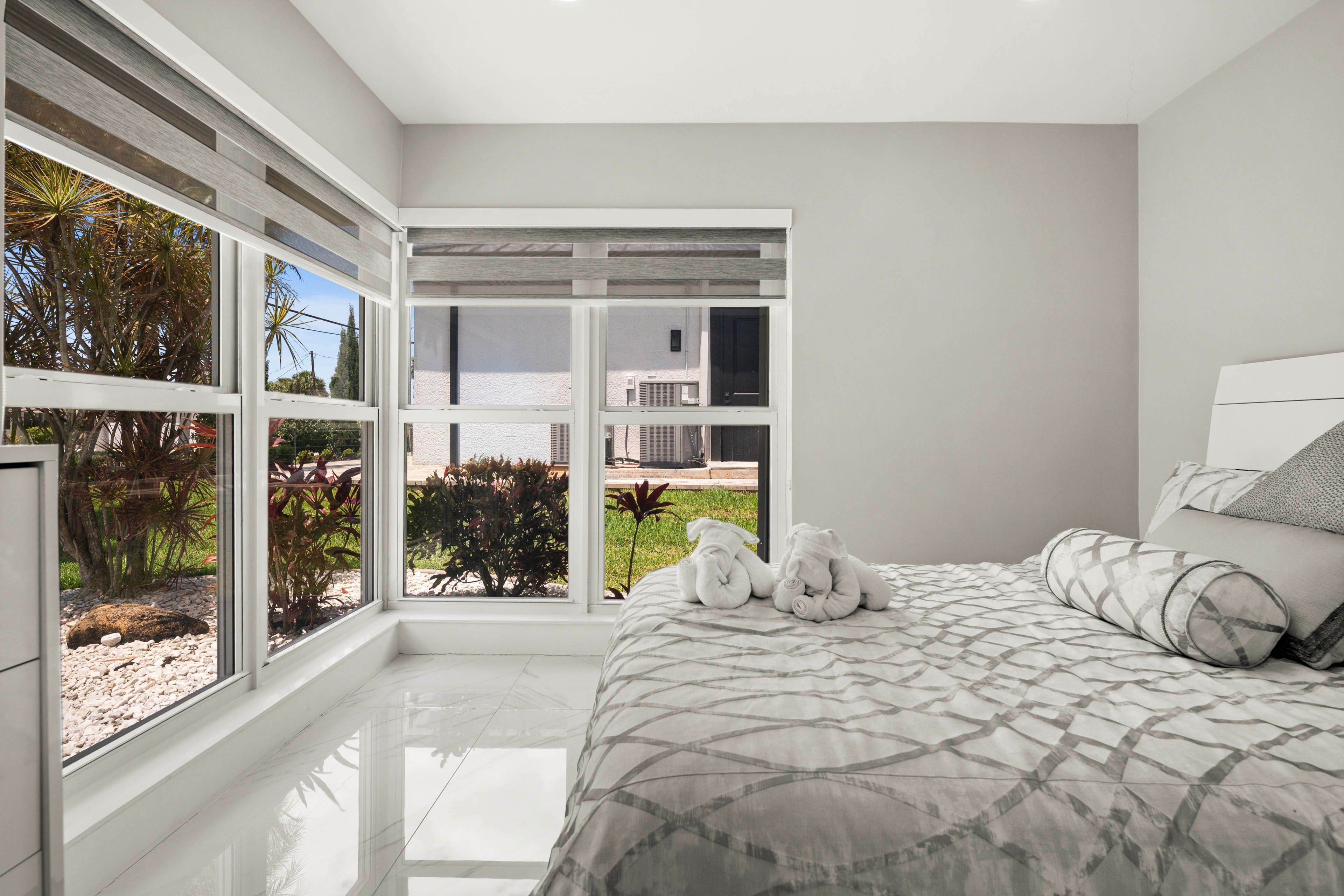 Bedroom 2 | Queen Bed