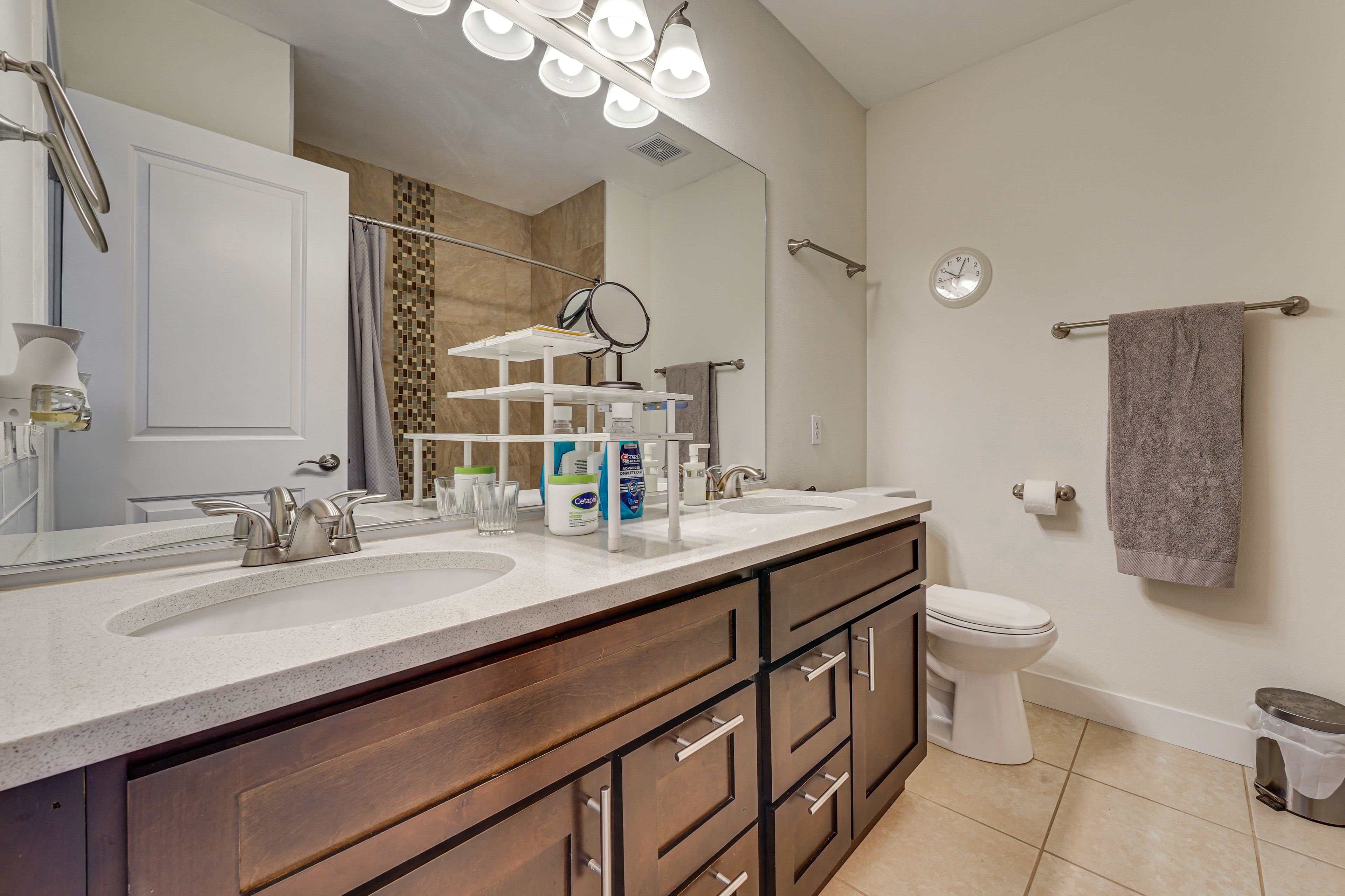 Full Bath | 2nd Floor