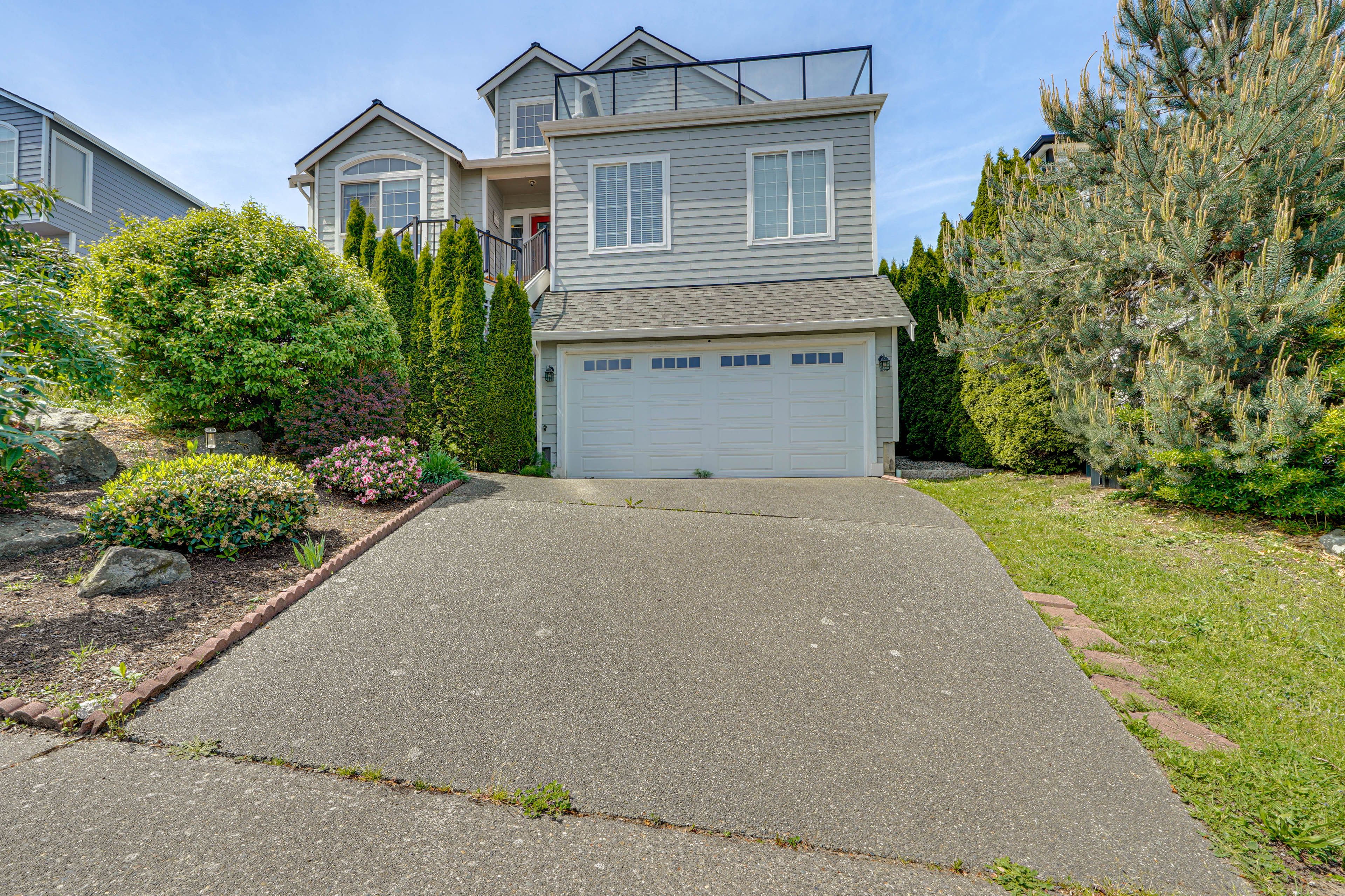 Driveway Parking | 2 Vehicles | Street