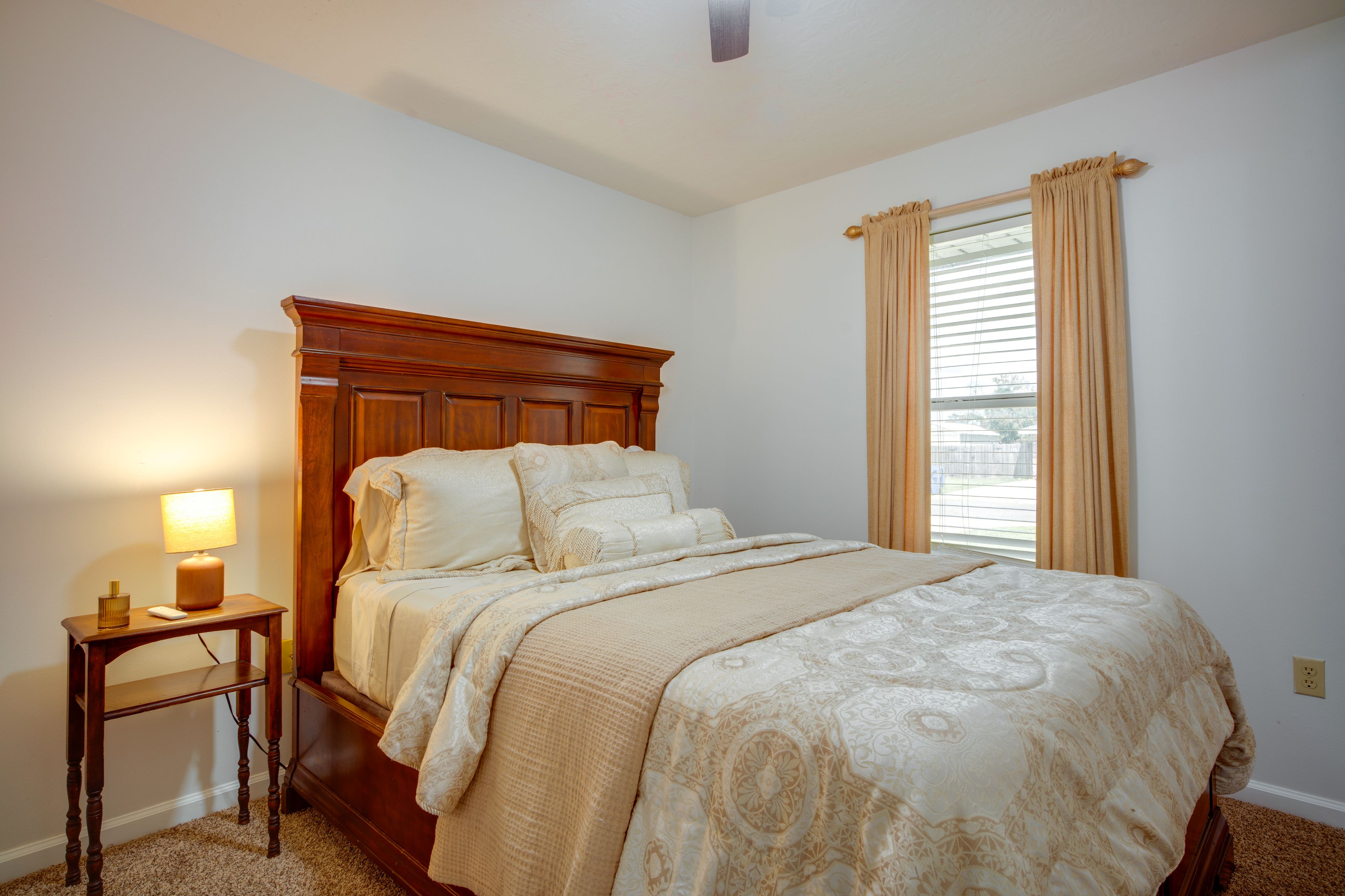 Bedroom 2 | Queen Bed