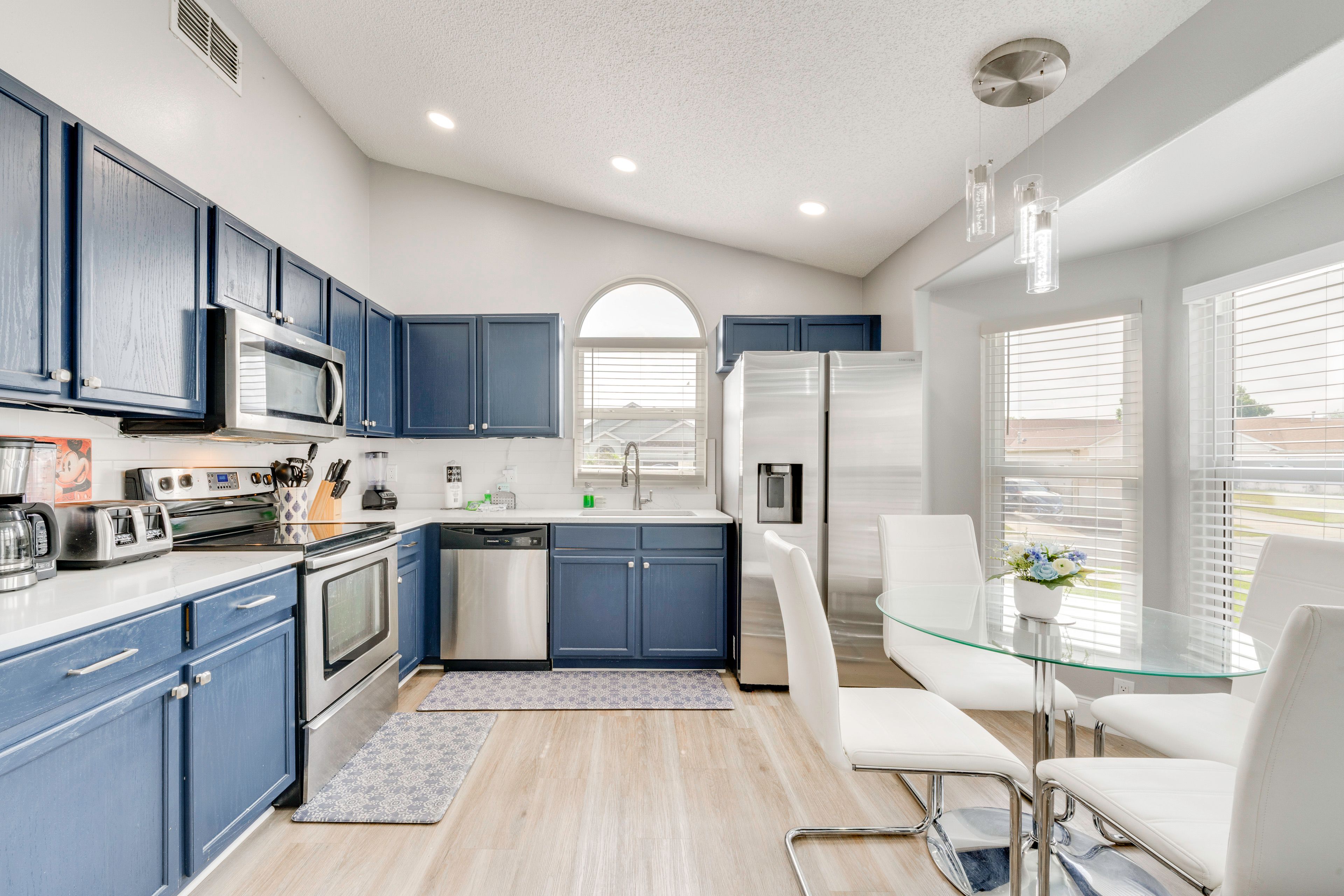 Kitchen & Dining Area