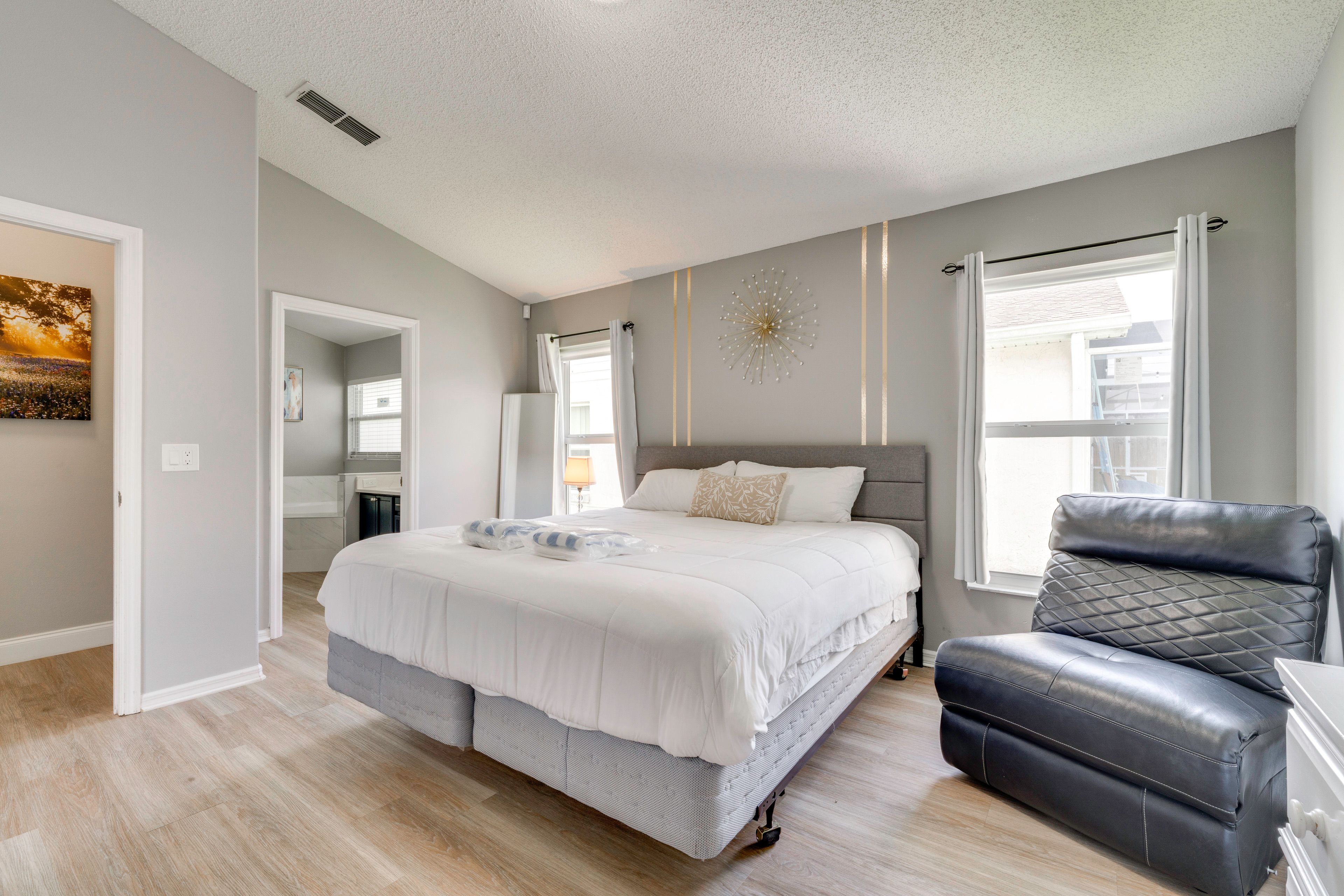 Bedroom 2 | King Bed