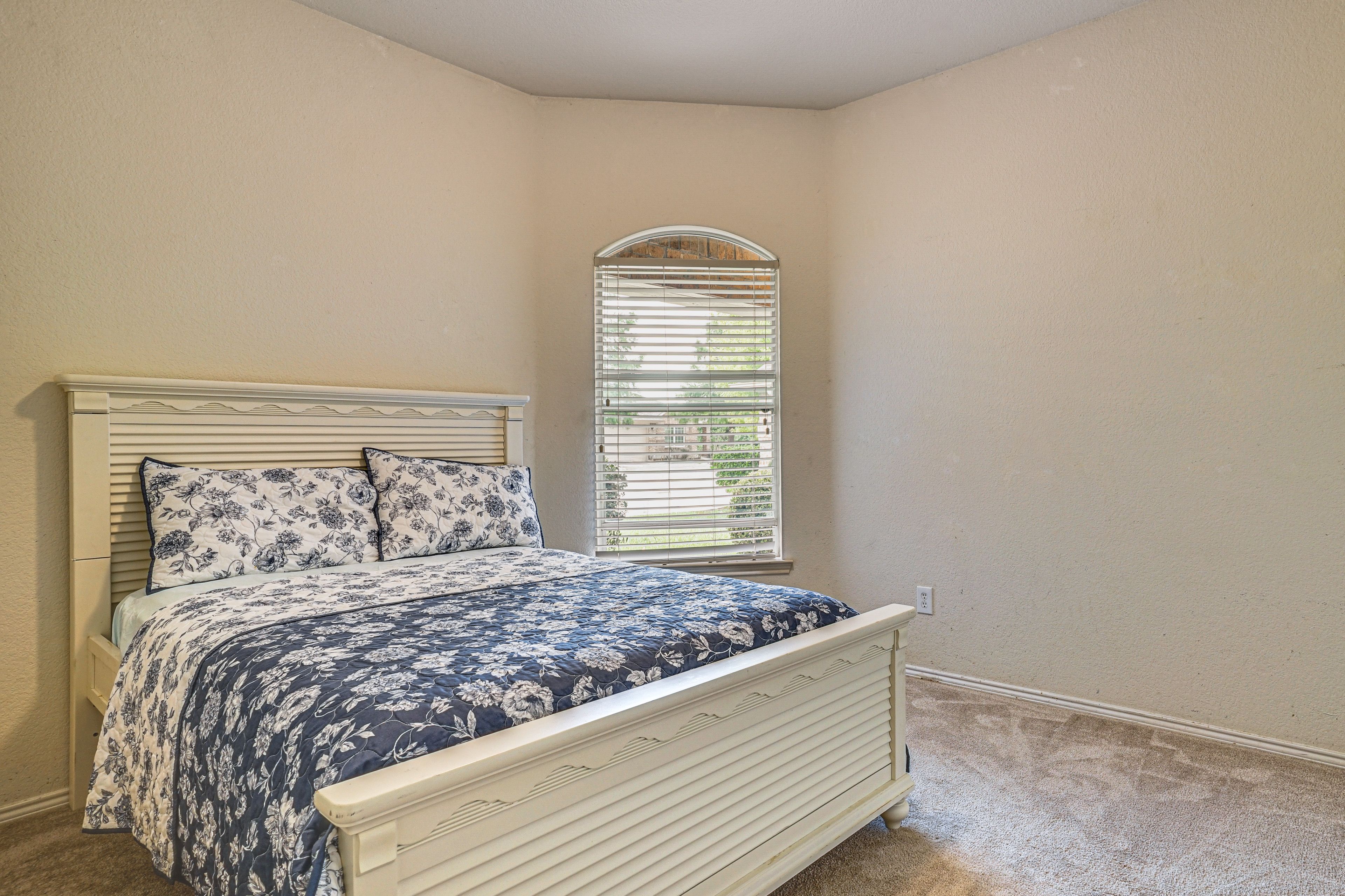 Bedroom 2 | Queen Bed