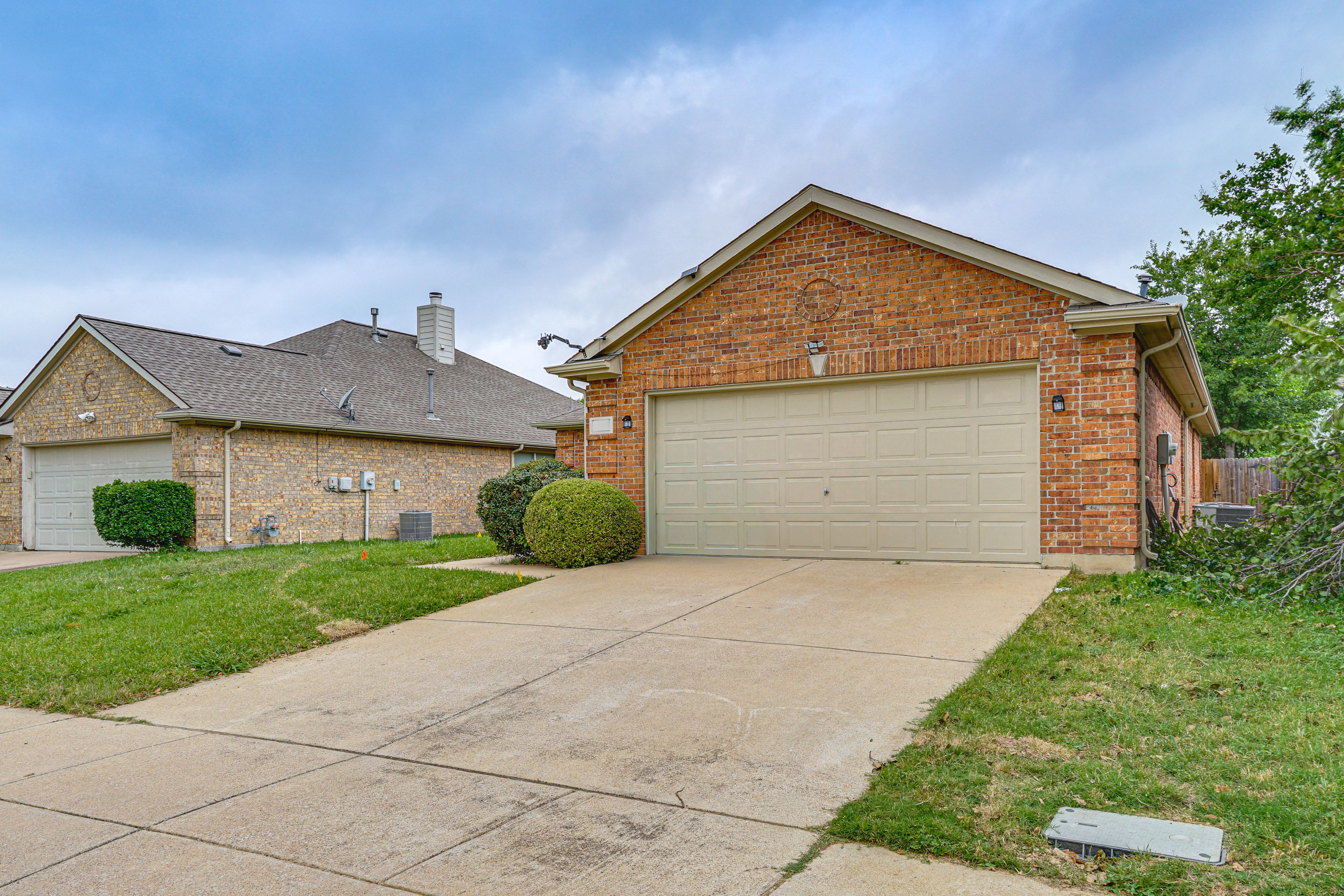 Parking | Garage (2 Vehicles) | Driveway (2 Vehicles)