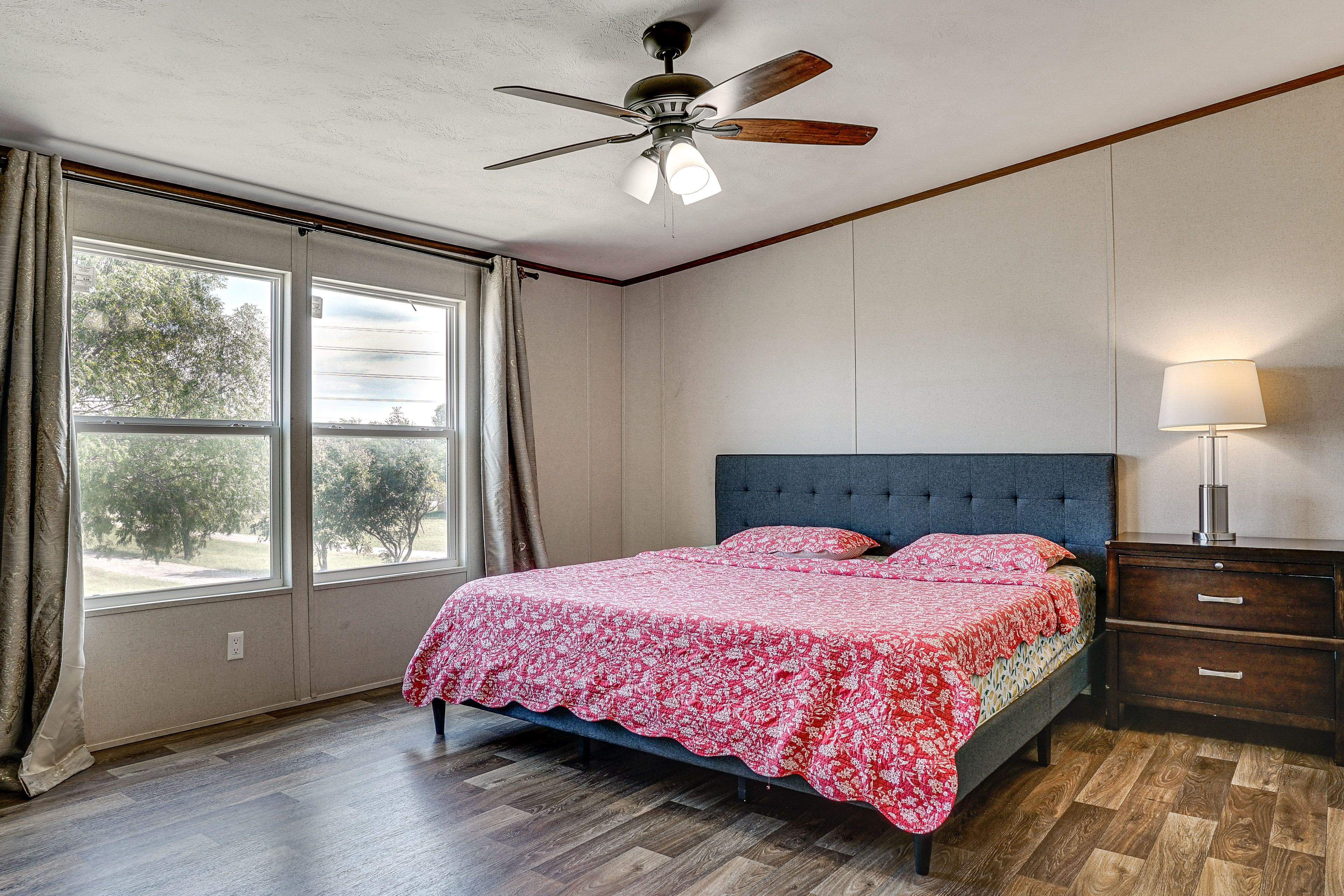 Bedroom 1 | King Bed