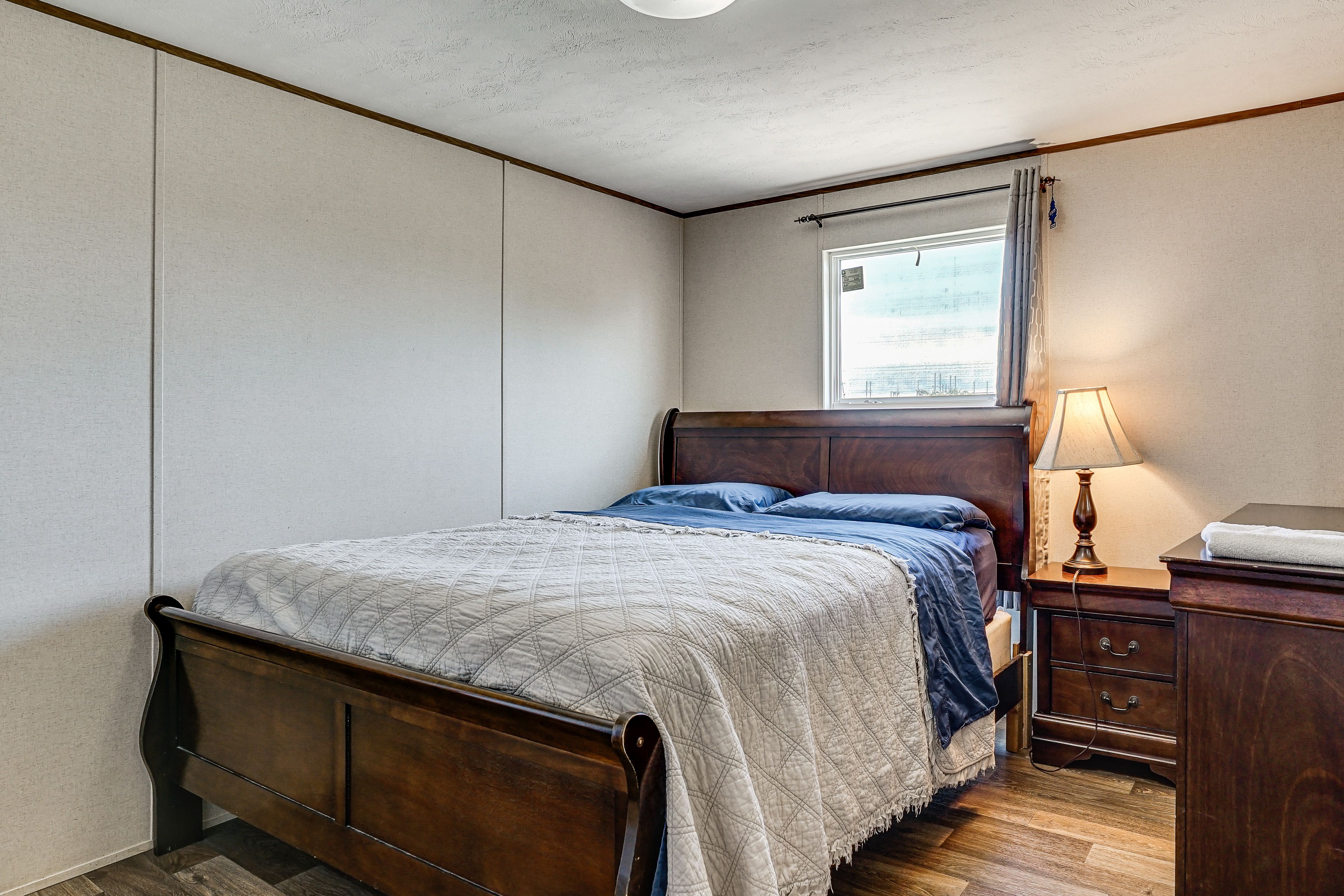 Bedroom 3 | Queen Bed