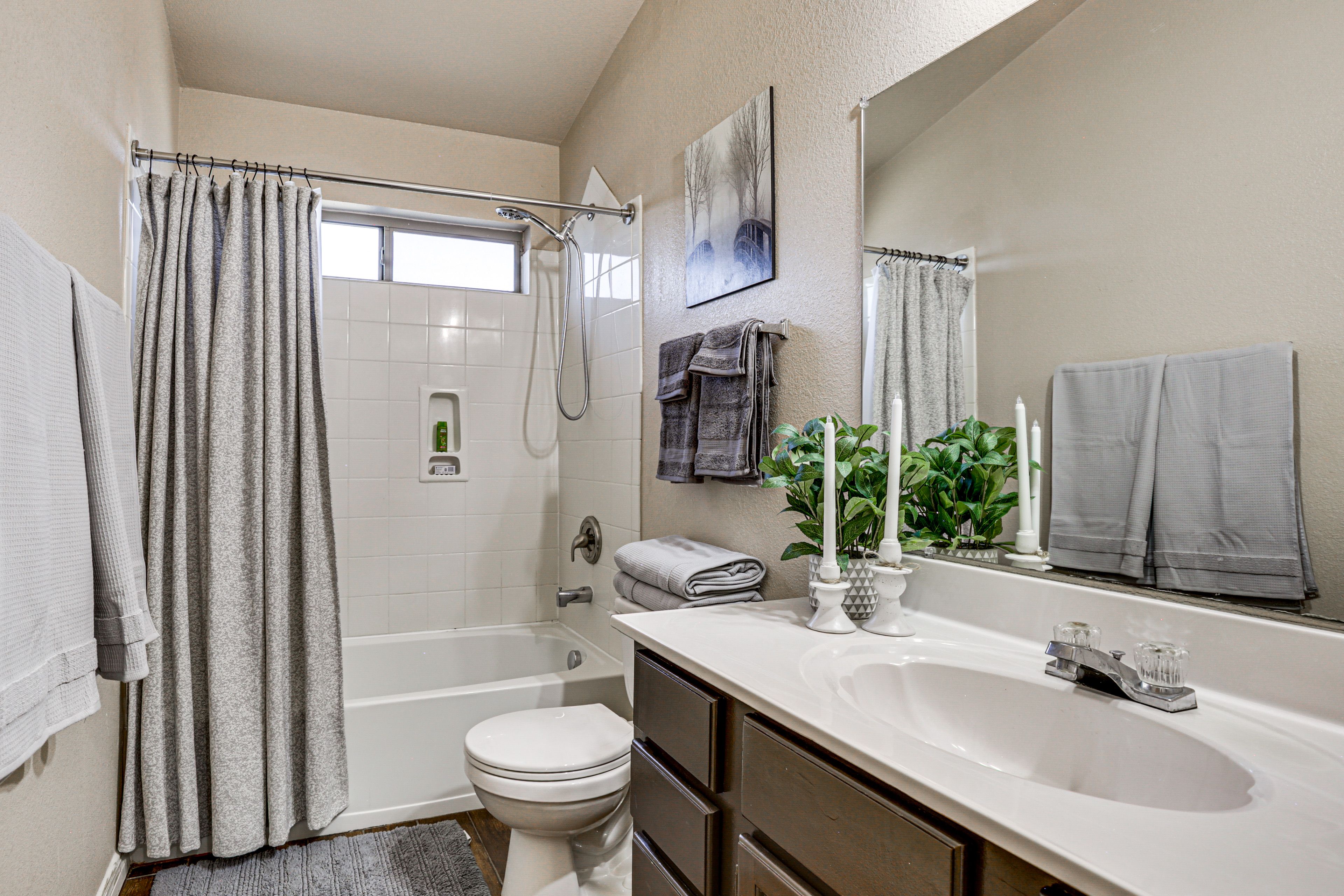 Full Bathroom | 2nd Floor