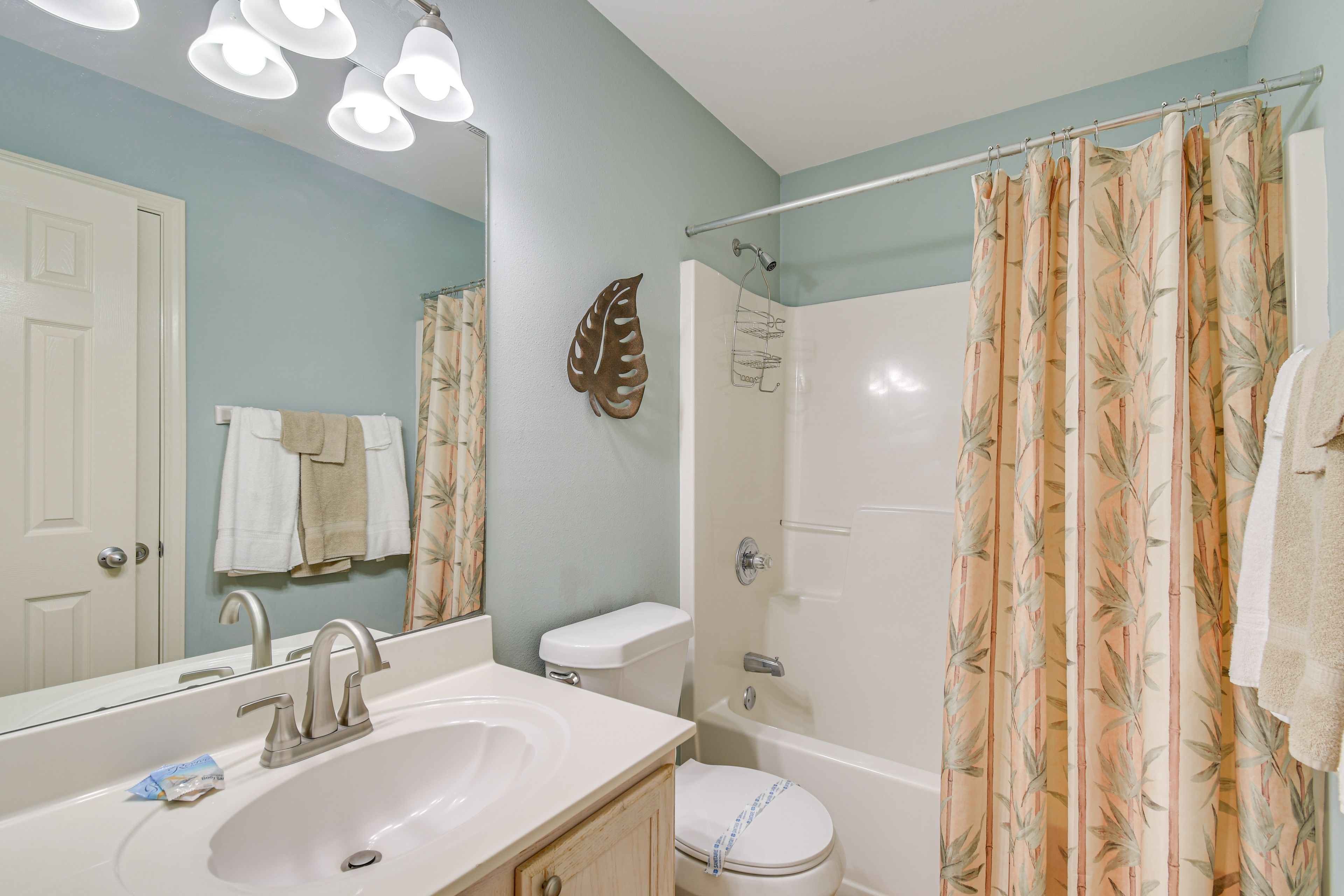Full Bathroom | Shower/Tub Combo