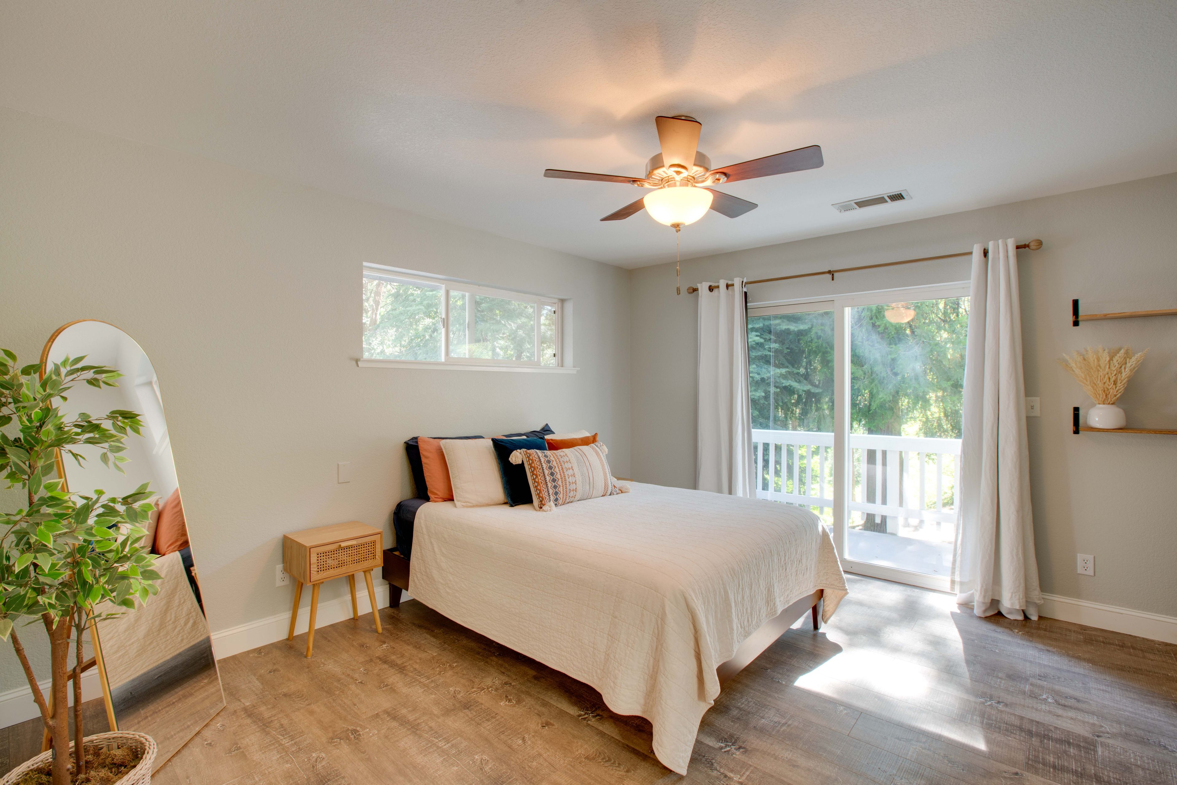 Bedroom 1 | Queen Bed | Upper Level