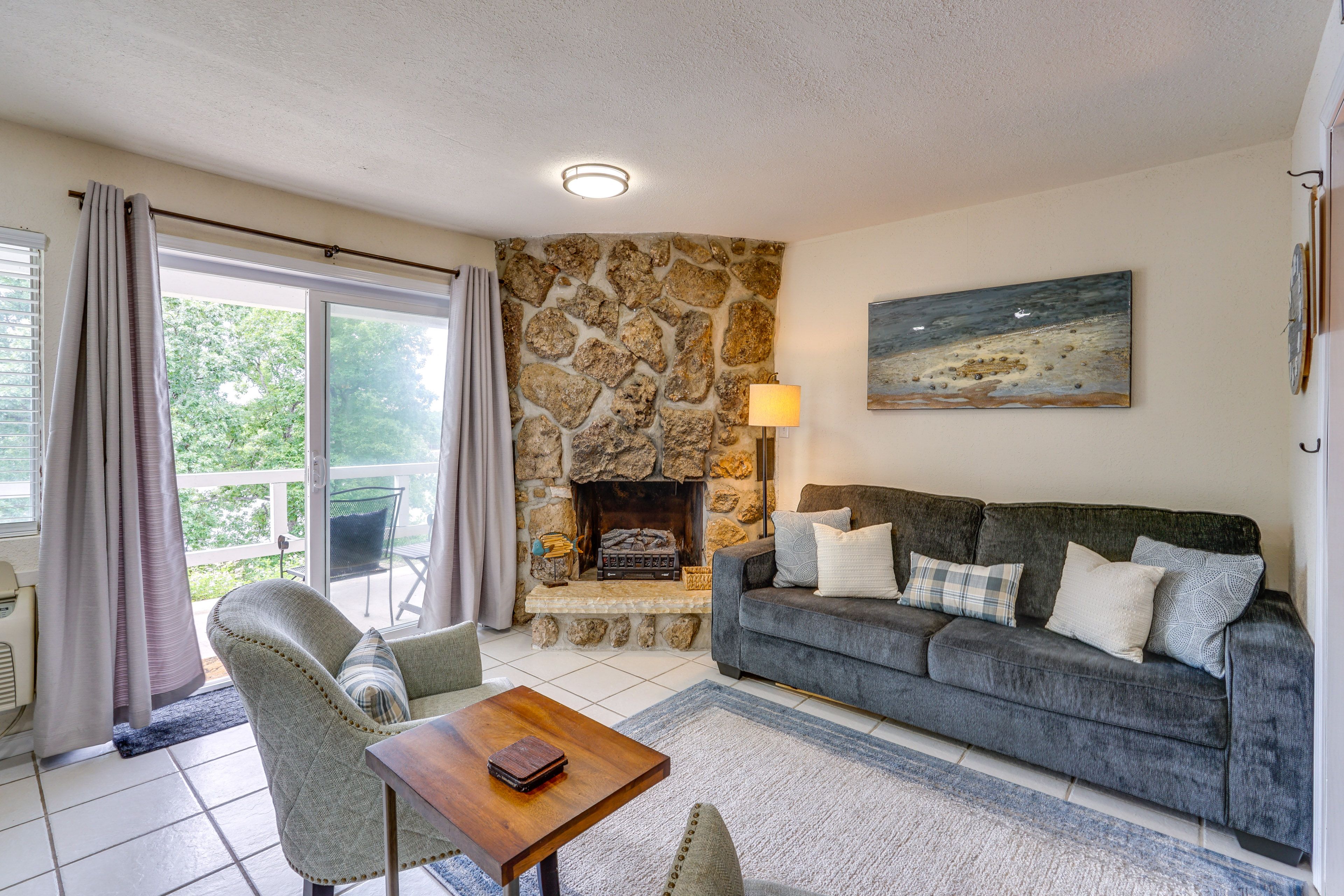 Lake Ozark Vacation Rental | 1BR | 1BA | 400 Sq Ft | Stairs Required